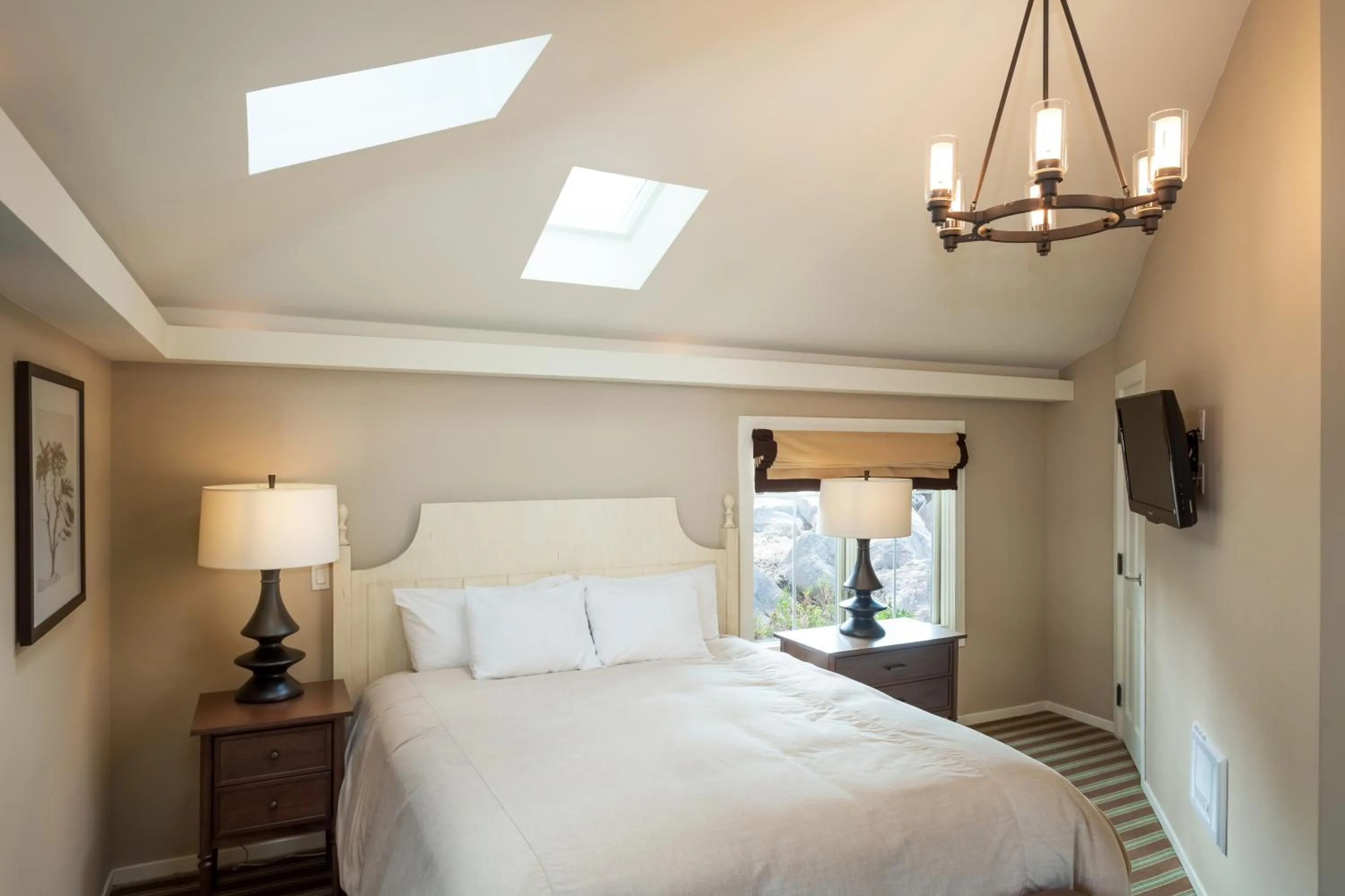 Bed in Lighthouse Lodge & Cottages