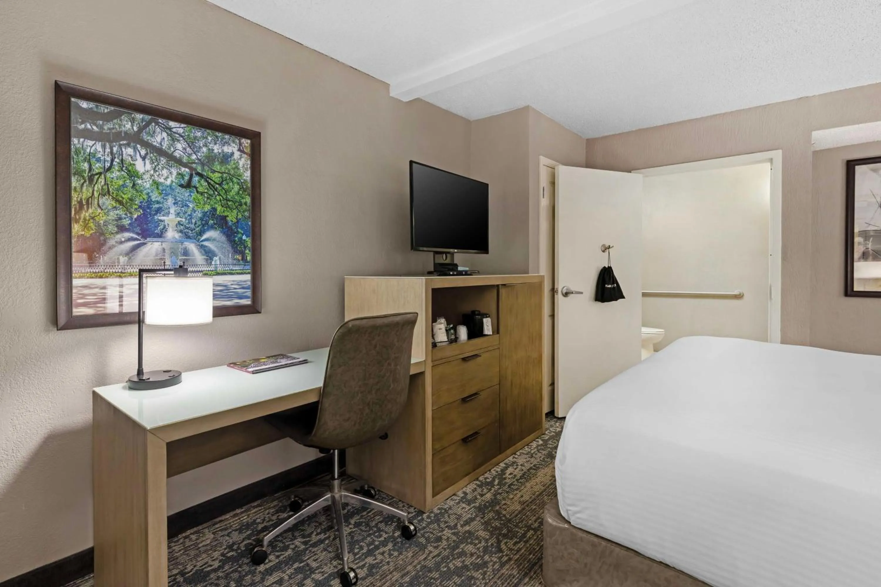 Bedroom, Bed in Best Western Savannah Historic District