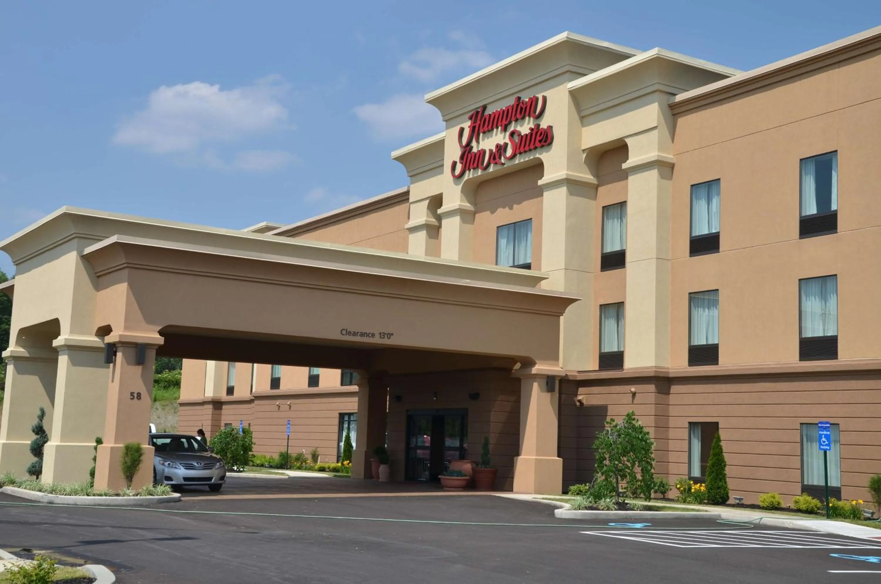 Property building in Hampton Inn & Suites Sharon
