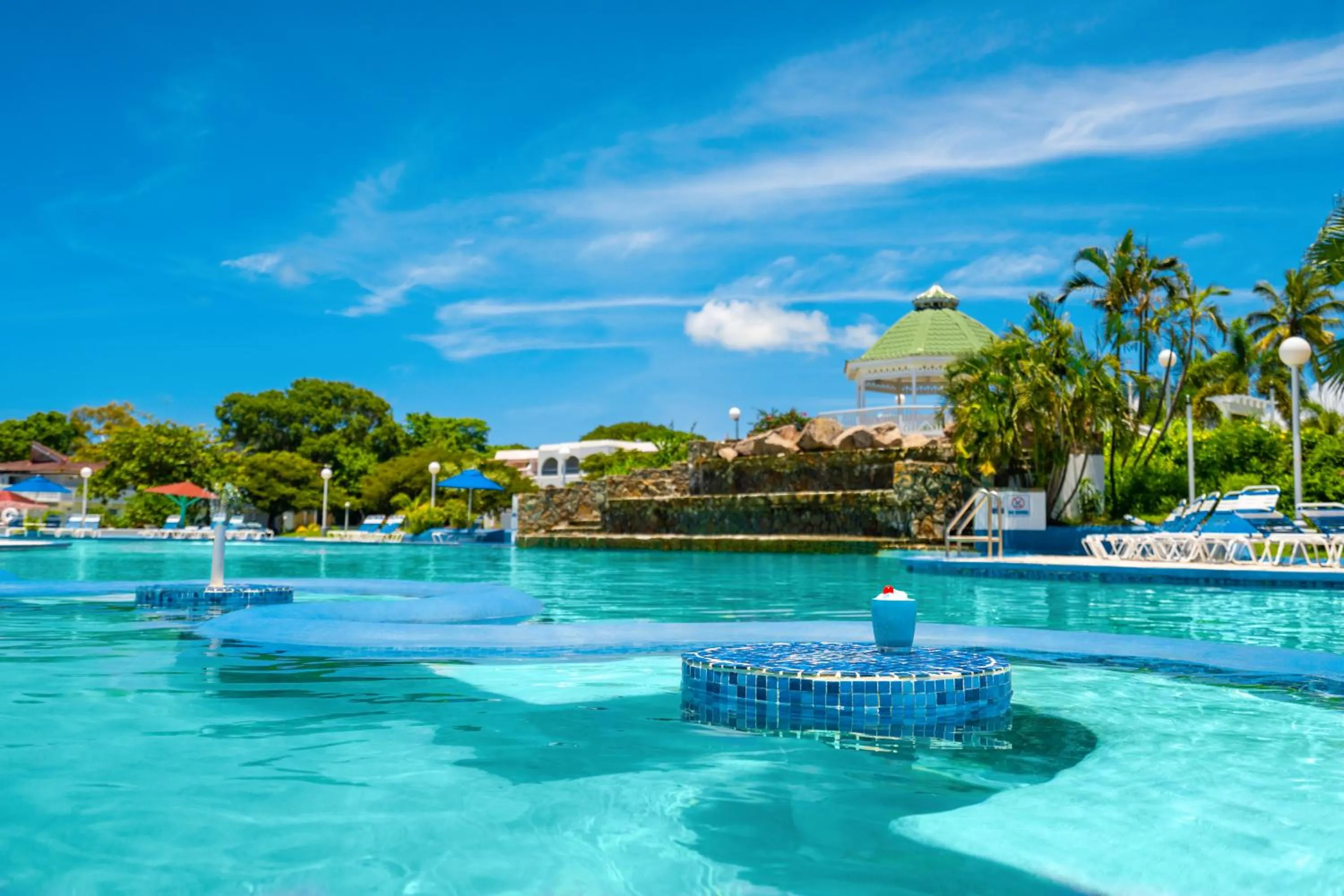 Swimming pool in Jolly Beach Antigua - All Inclusive