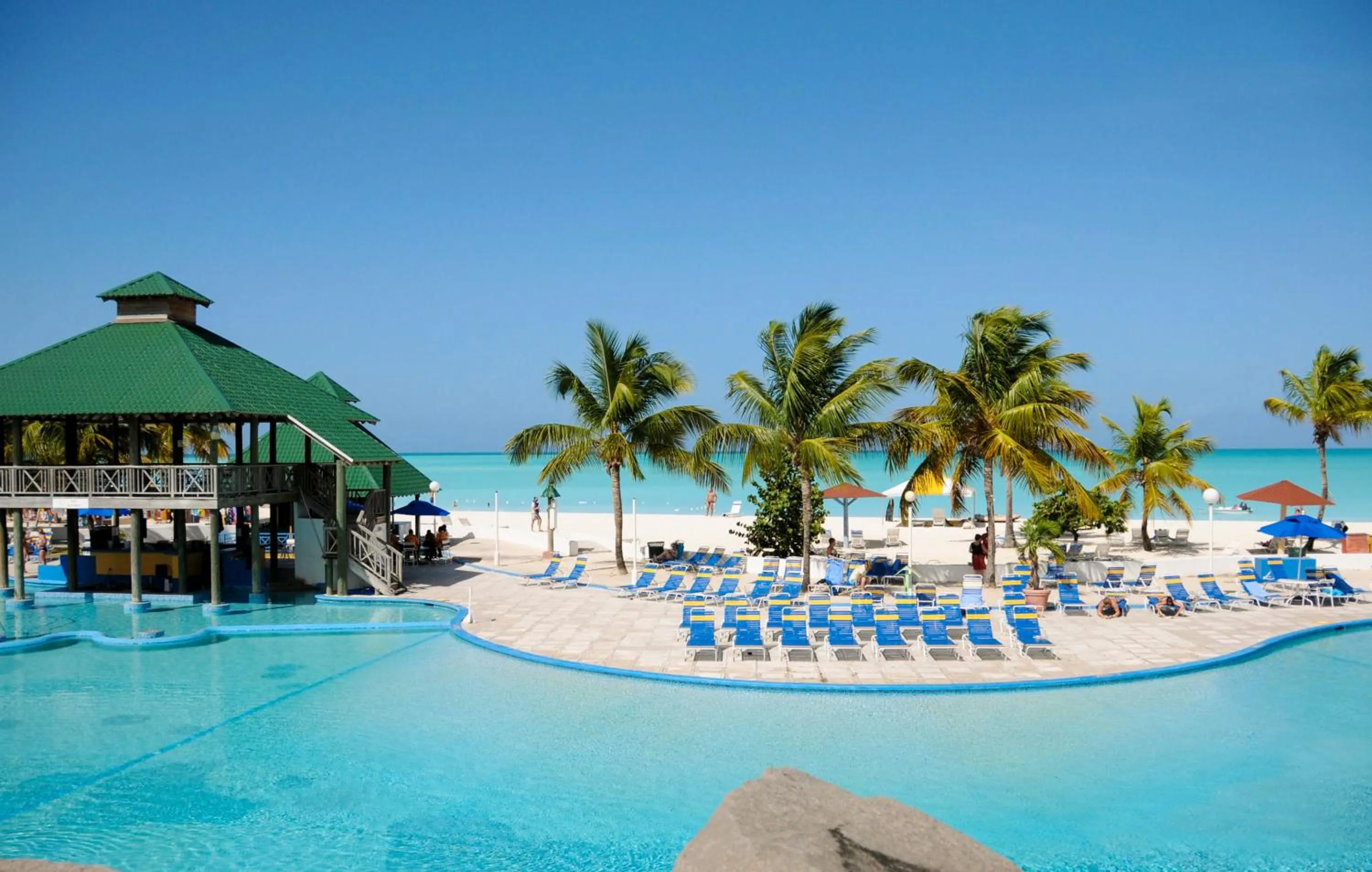 Swimming pool in Jolly Beach Antigua - All Inclusive