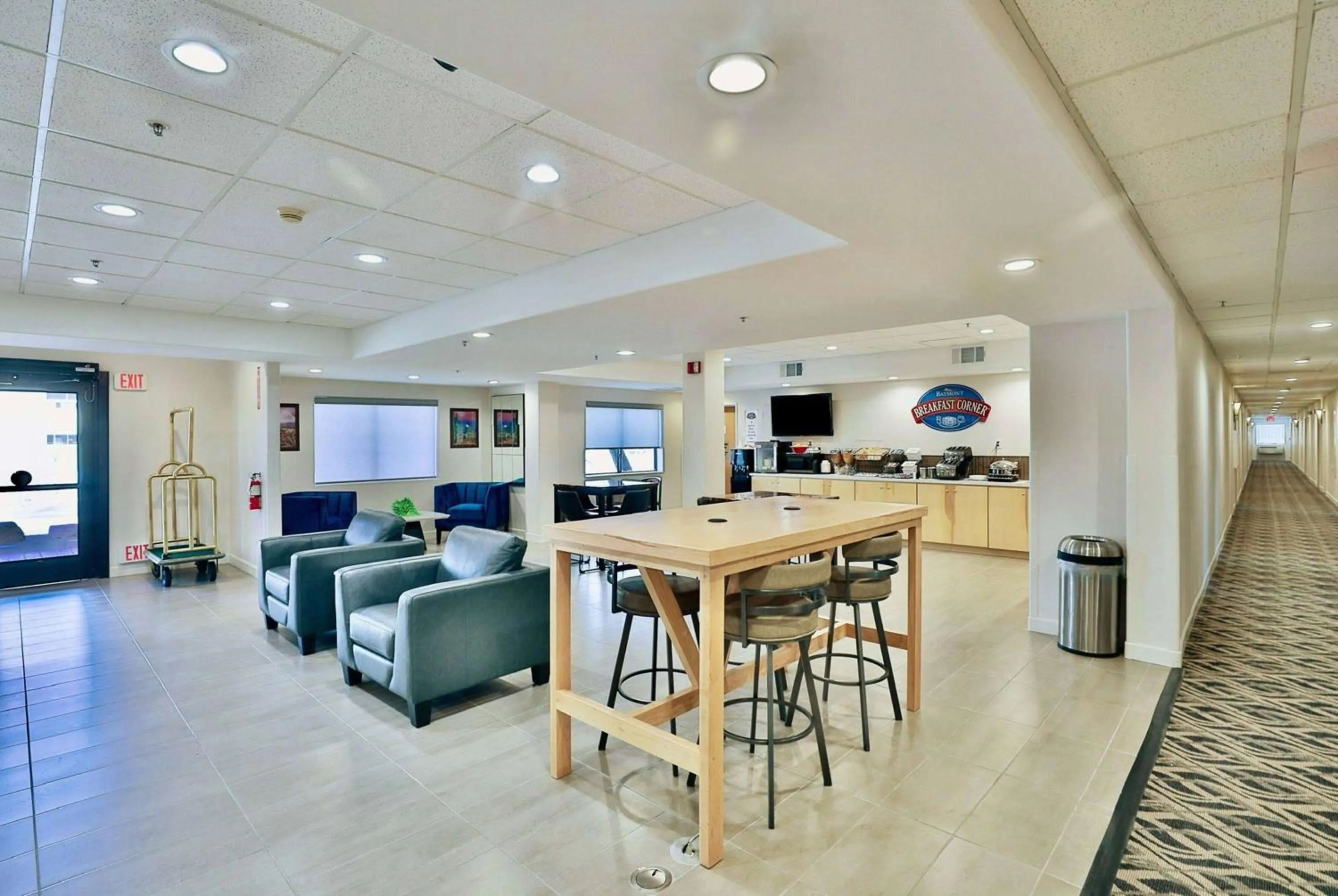 Lobby or reception in Baymont by Wyndham Tucson Airport