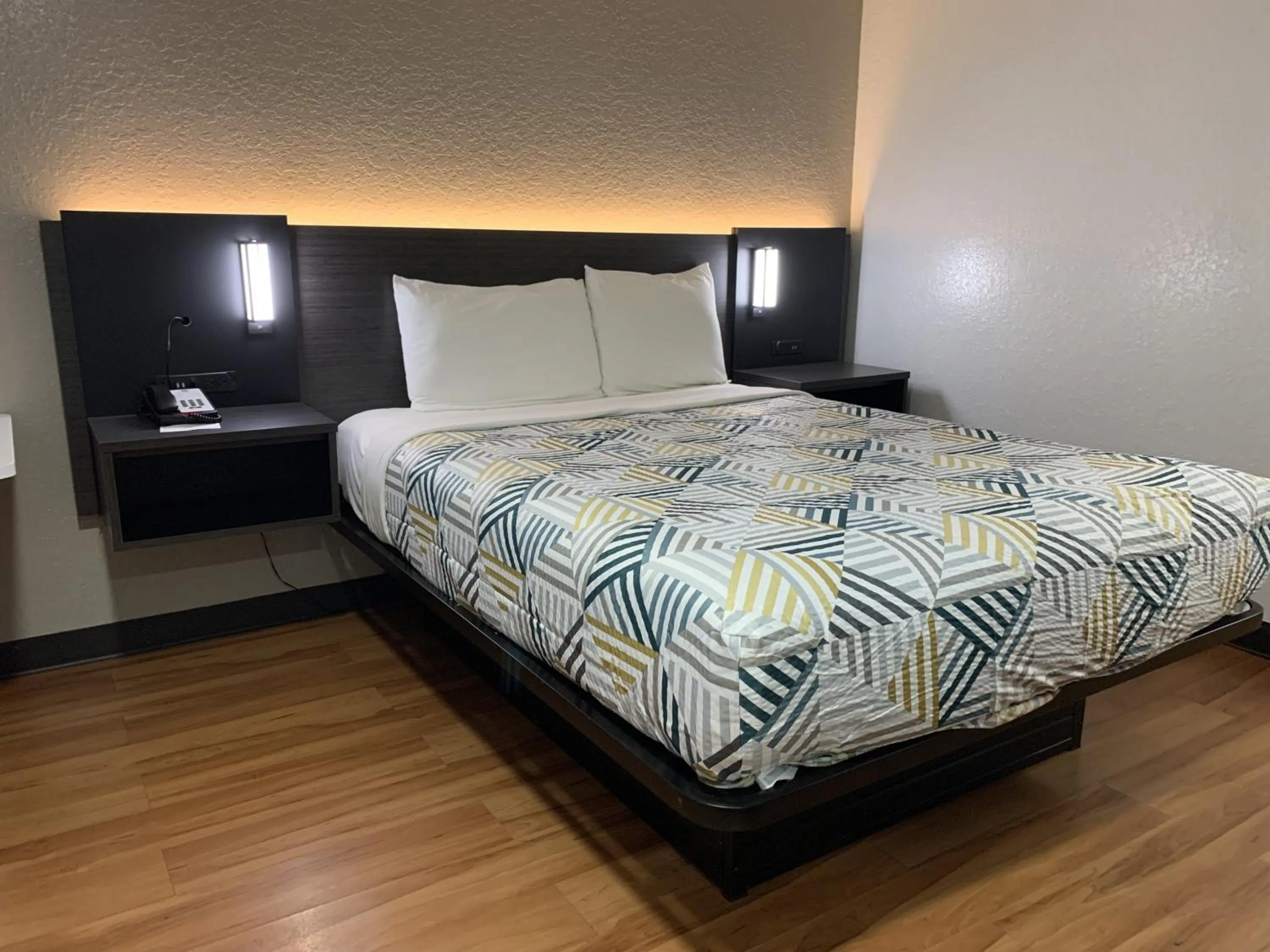 Bedroom, Bed in Motel 6-Atlanta, TX