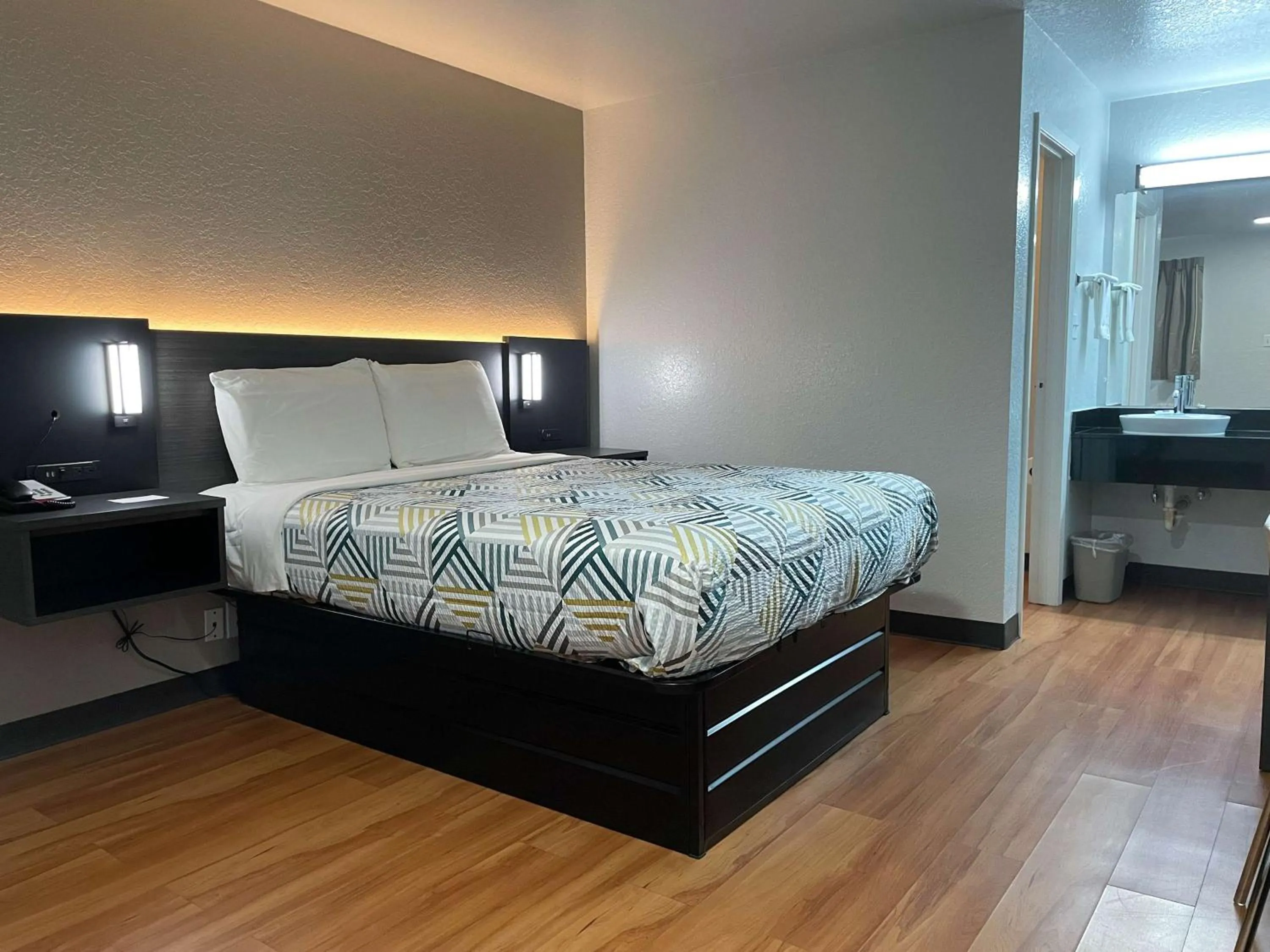 Bedroom, Bed in Motel 6-Atlanta, TX