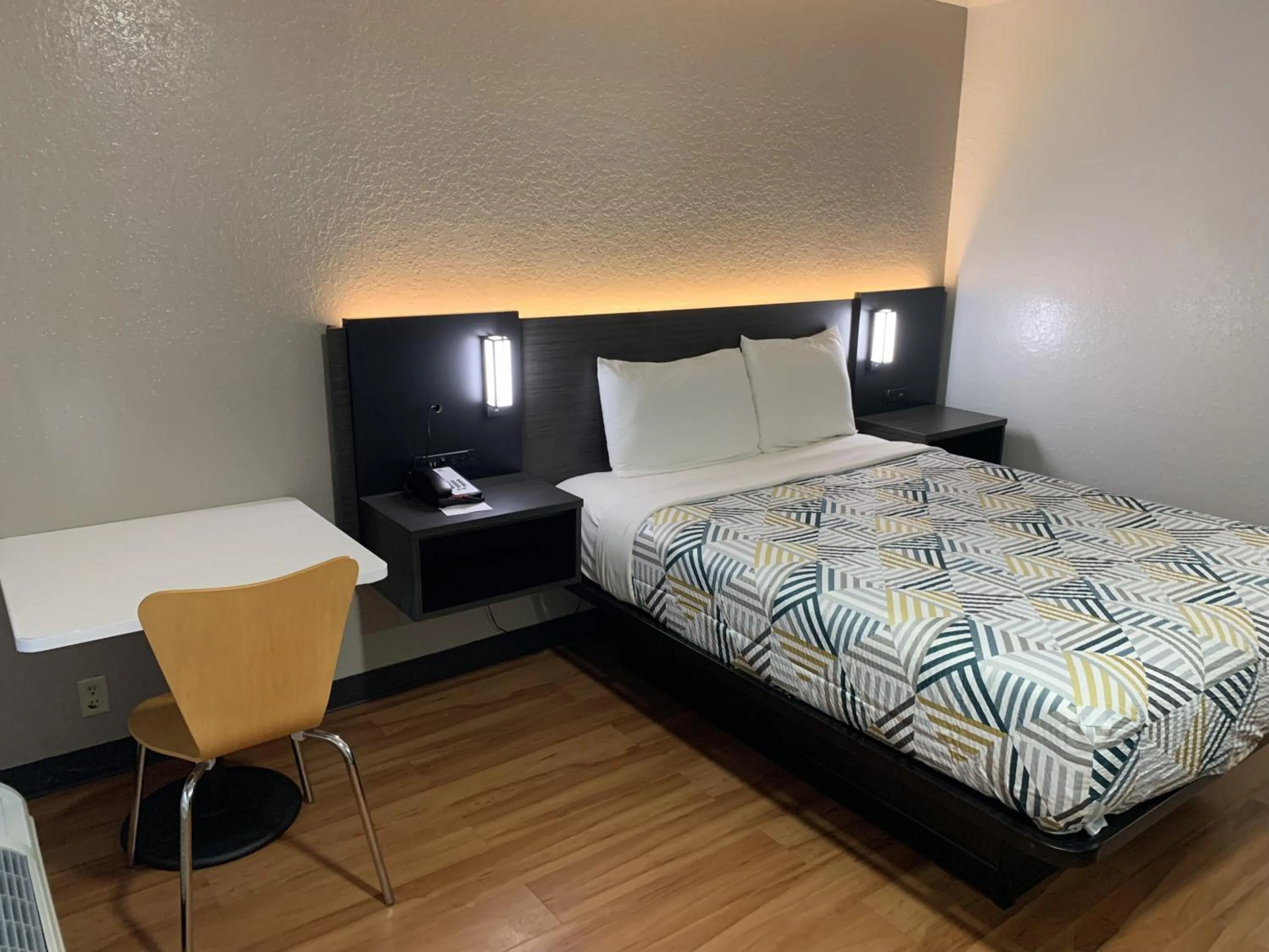 Bedroom, Bed in Motel 6-Atlanta, TX