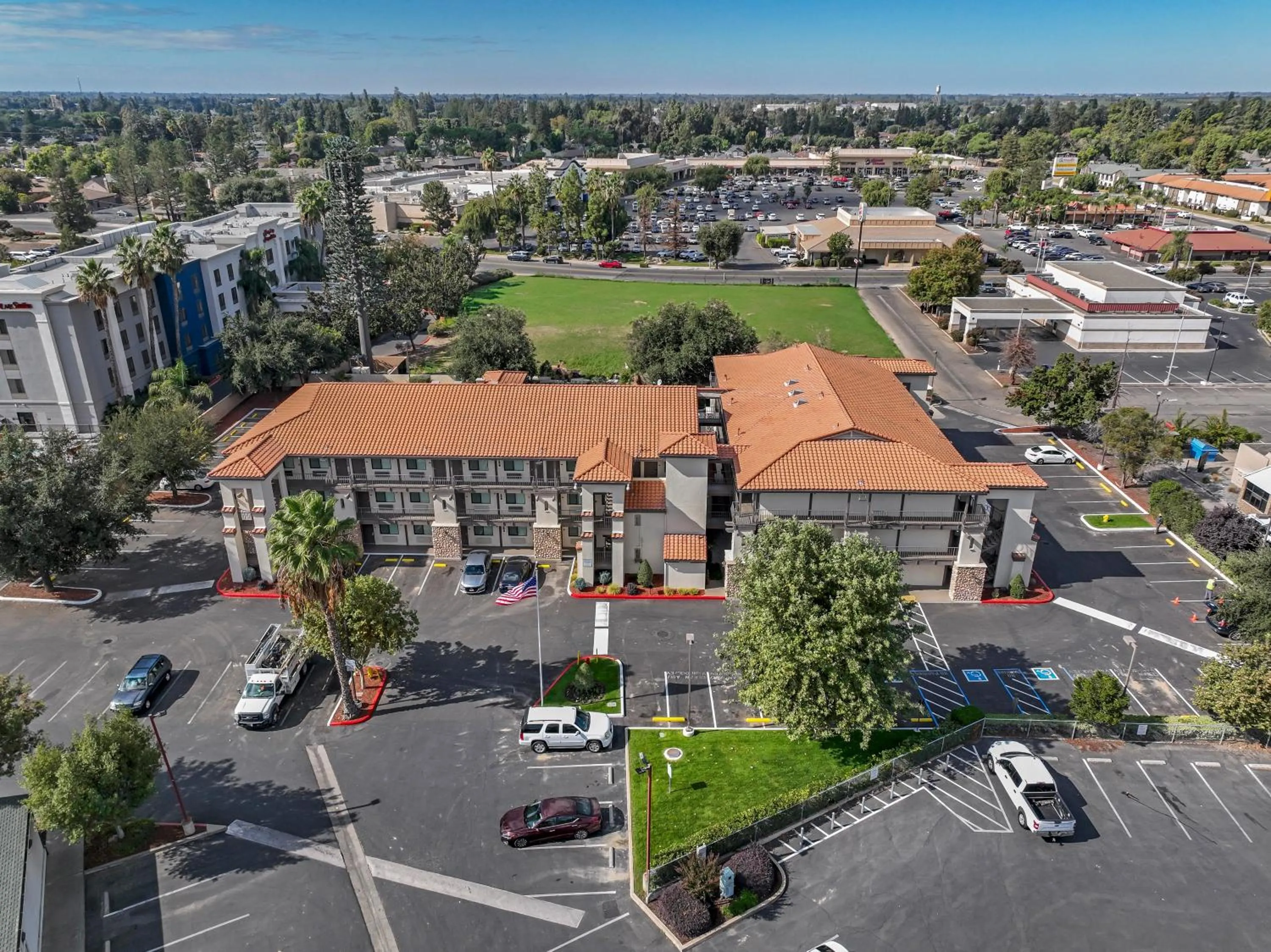 Street view in Hillstone Inn Tulare, an Ascend Collection Hotel