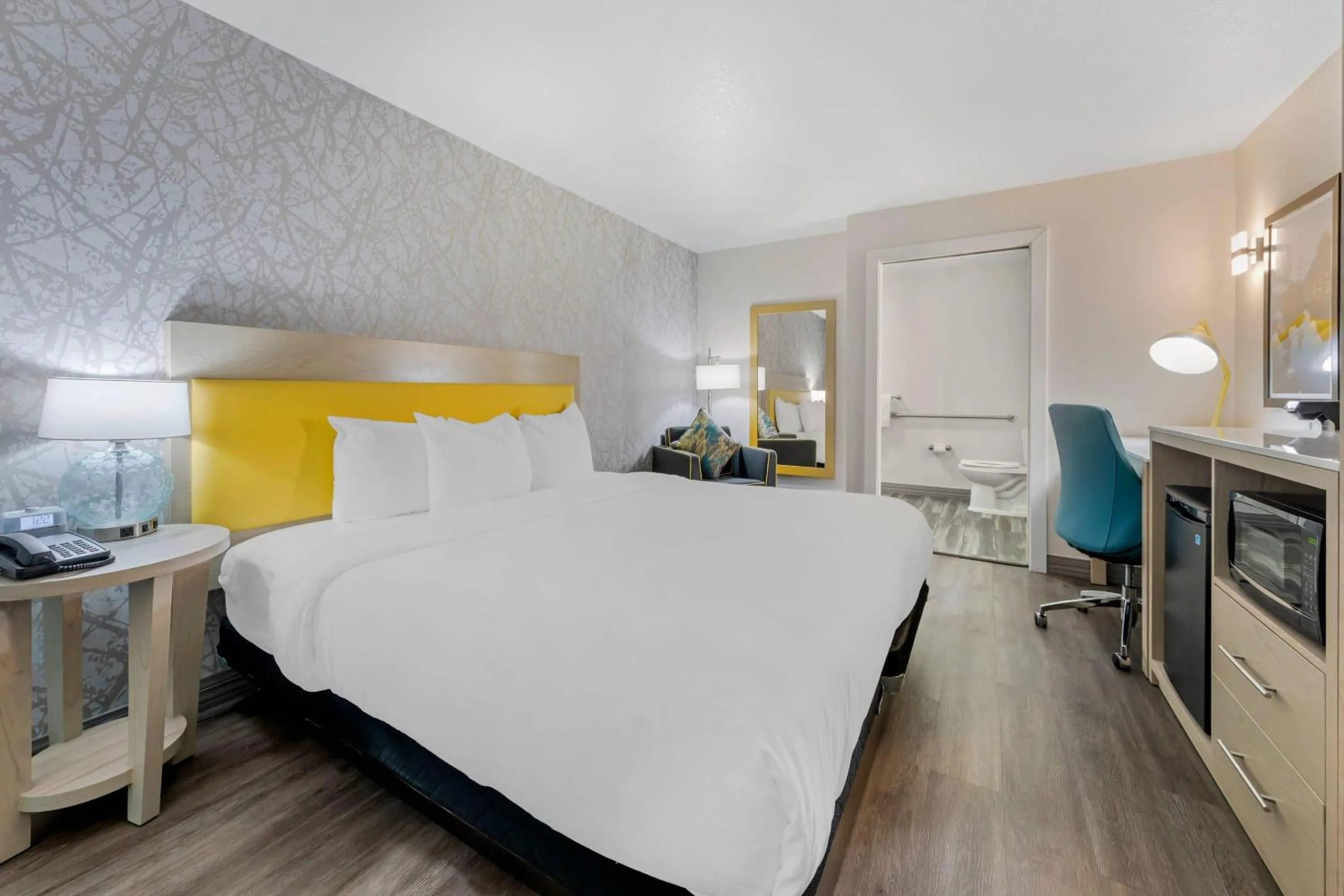 Bedroom, Bed in Hillstone Inn Tulare, an Ascend Collection Hotel