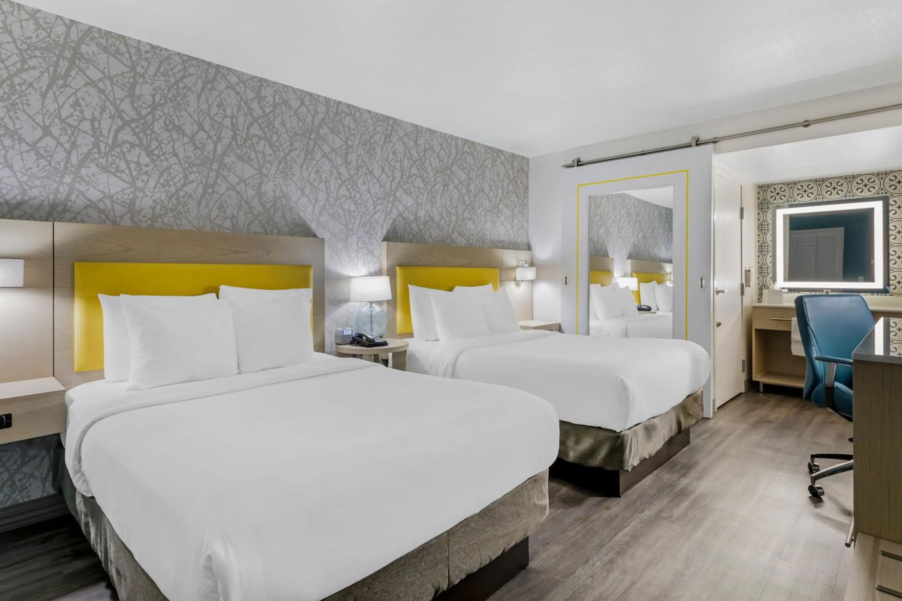 Bed in Hillstone Inn Tulare, an Ascend Collection Hotel