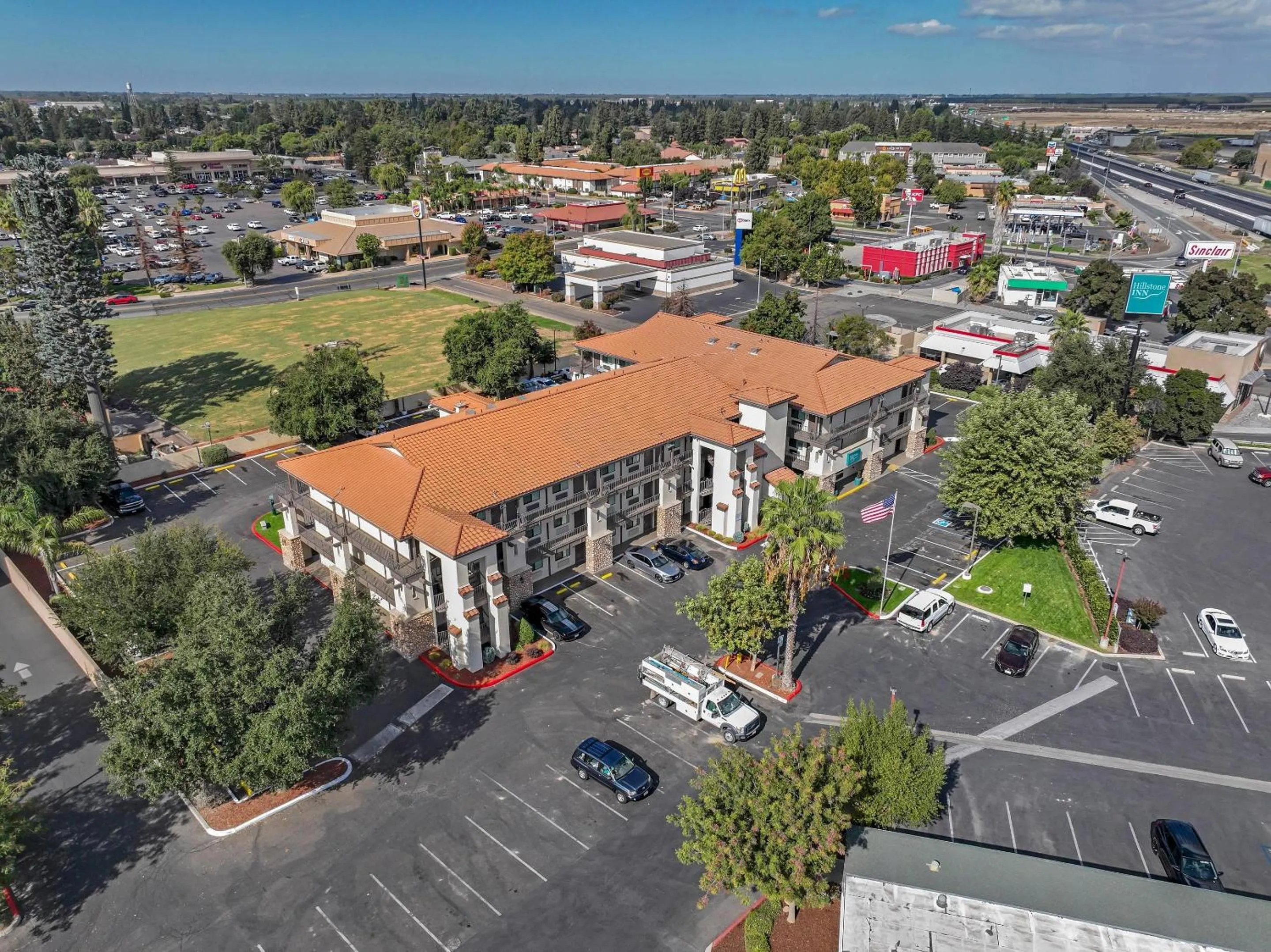 Property building in Hillstone Inn Tulare, an Ascend Collection Hotel