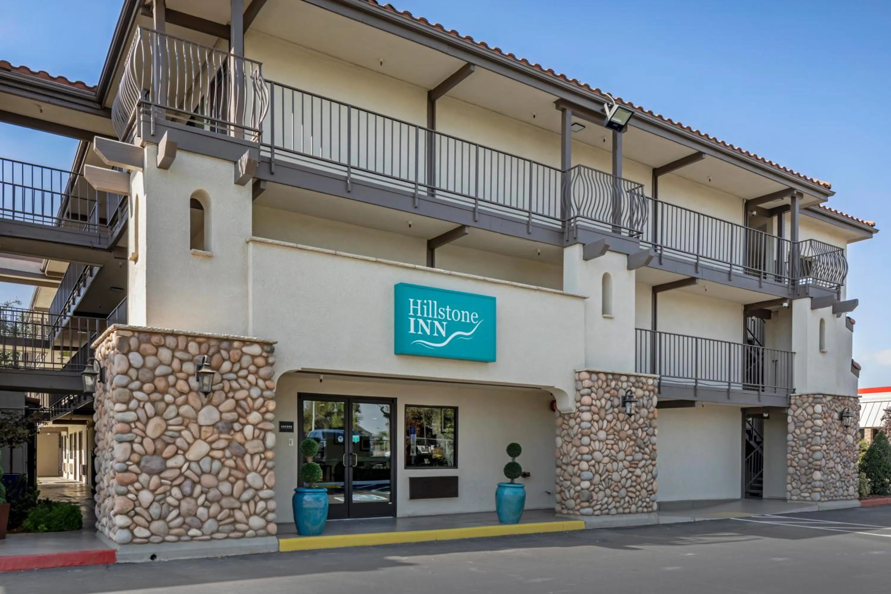 Facade/entrance in Hillstone Inn Tulare, an Ascend Collection Hotel