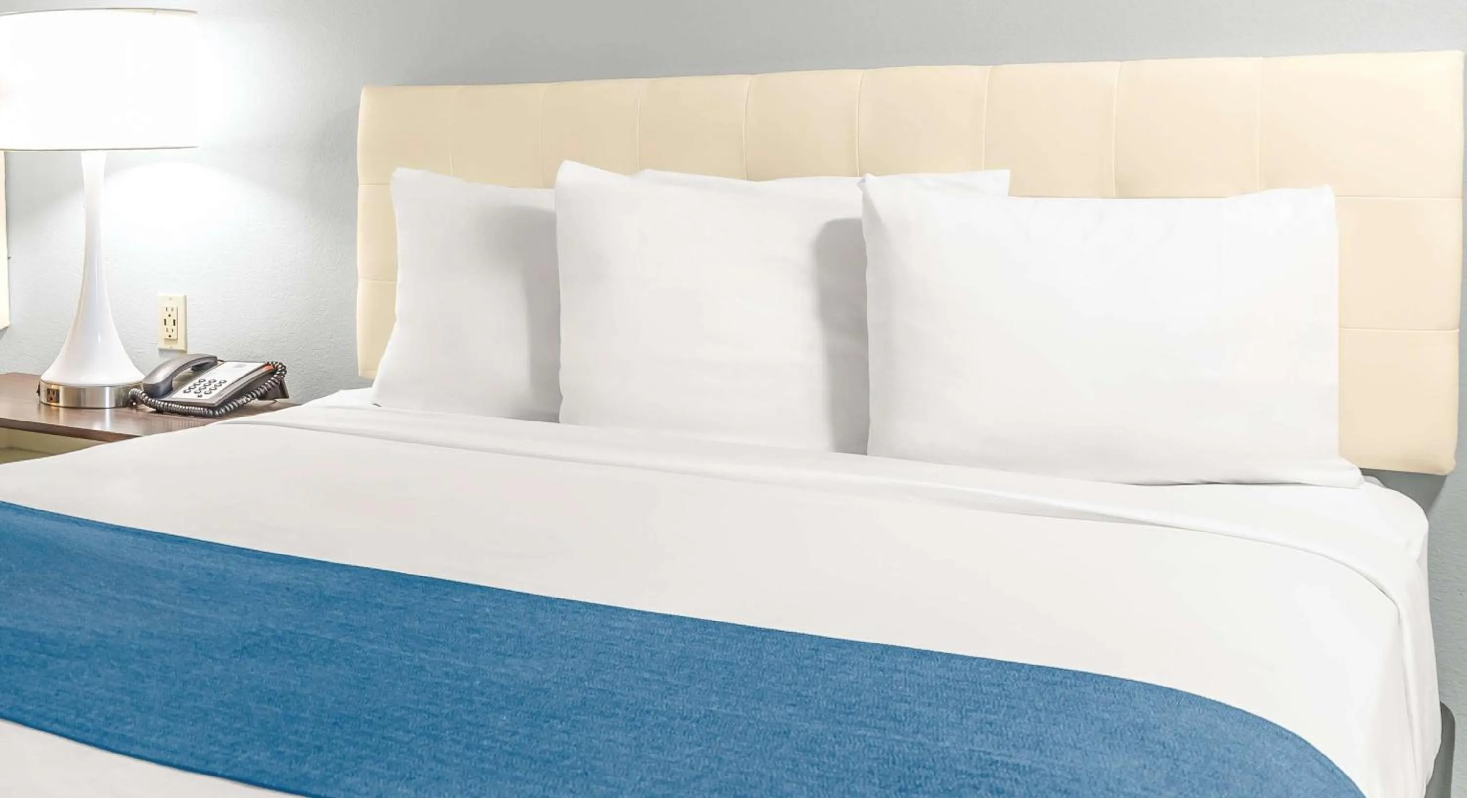 Bed in Studio 6 Suites Flagstaff AZ