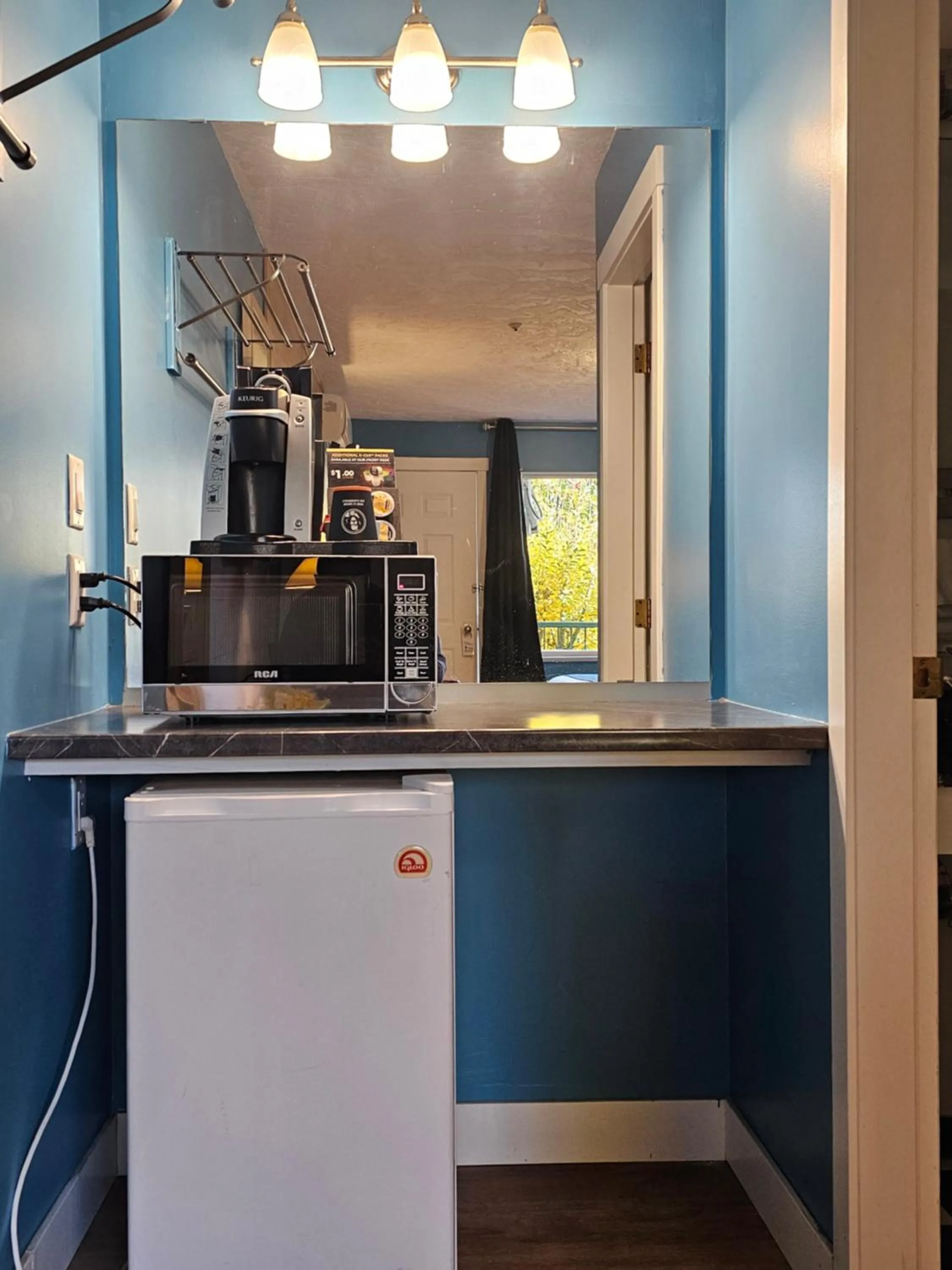 minibar in Harbour Light Motel