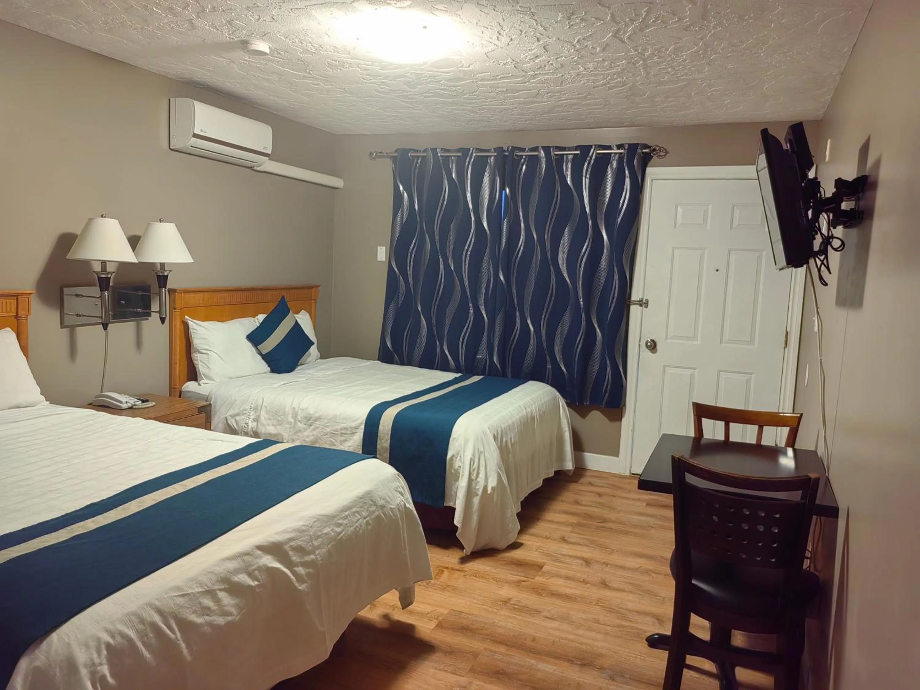 Bedroom, Bed in Harbour Light Motel