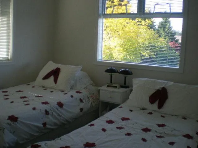 Bed in Island View B&B