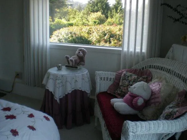 Decorative detail, Bed in Island View B&B