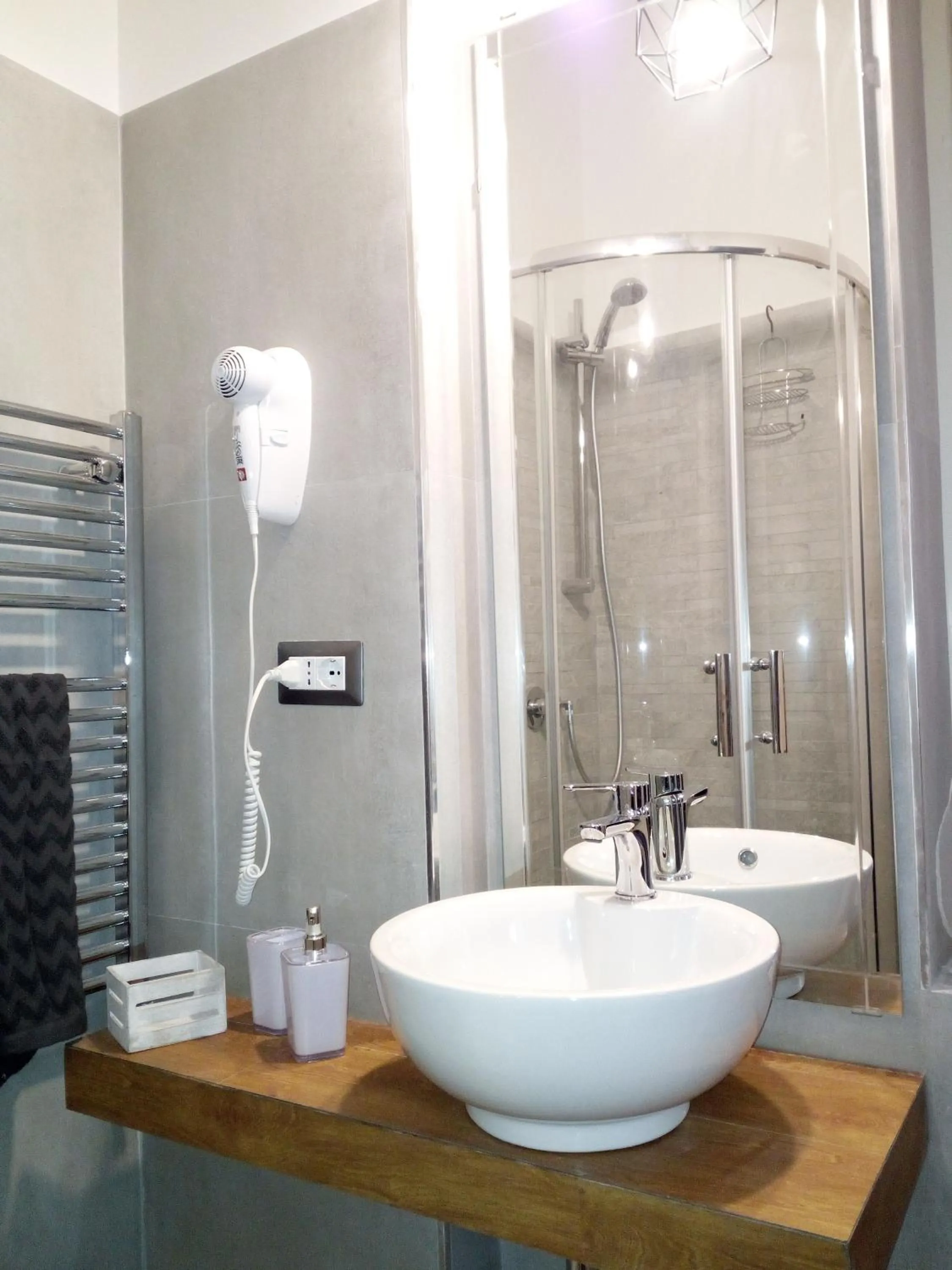 Shower in Il BorGhetto Guest House