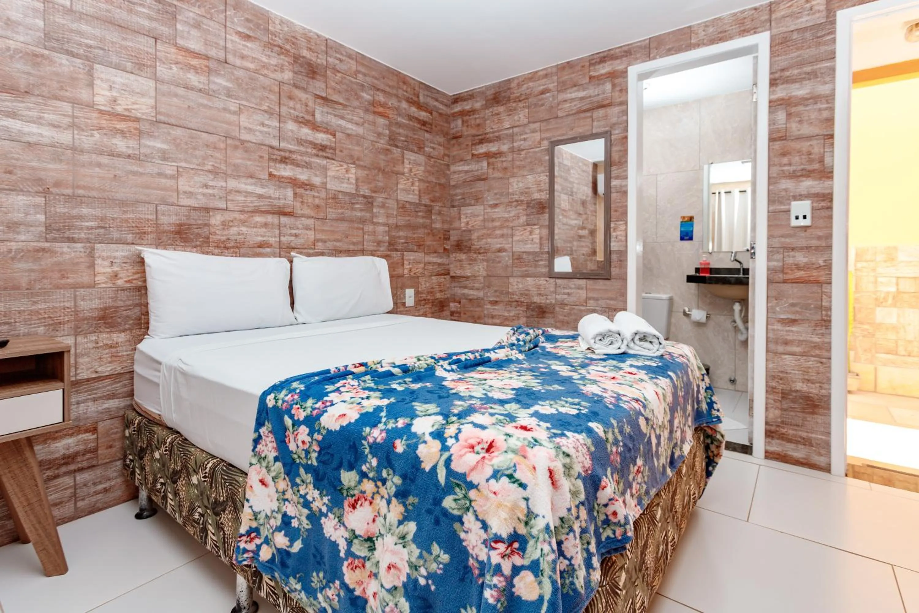 Bedroom, Bed in Jardim dos Orixás