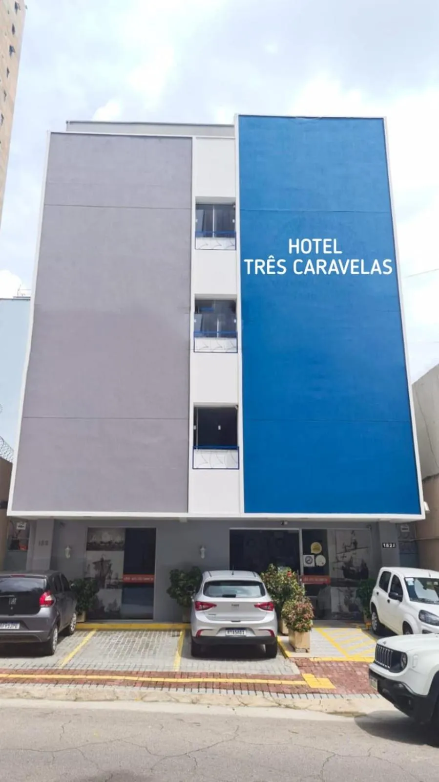 Property building in Hotel Três Caravelas