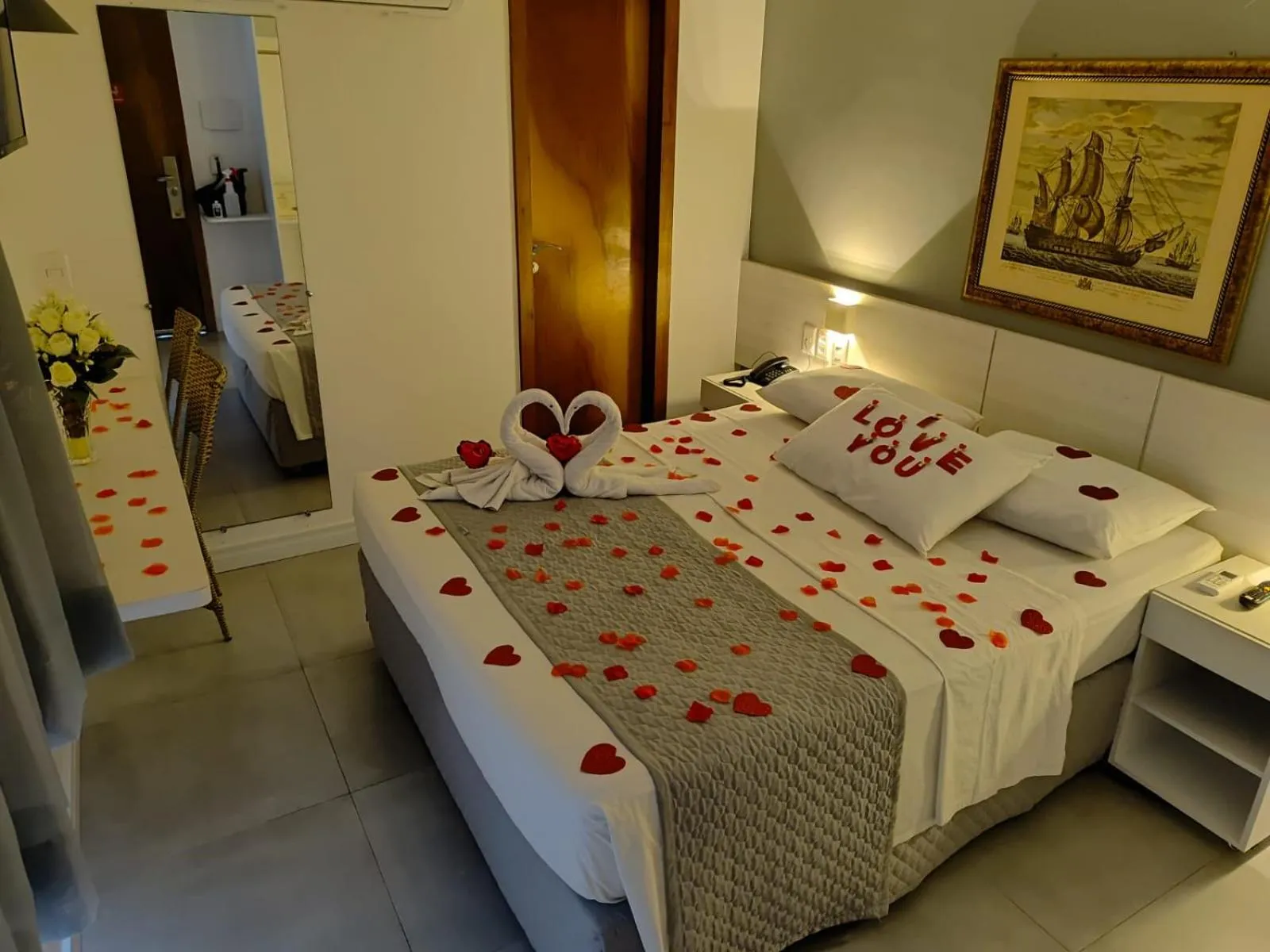 Bed in Hotel Três Caravelas