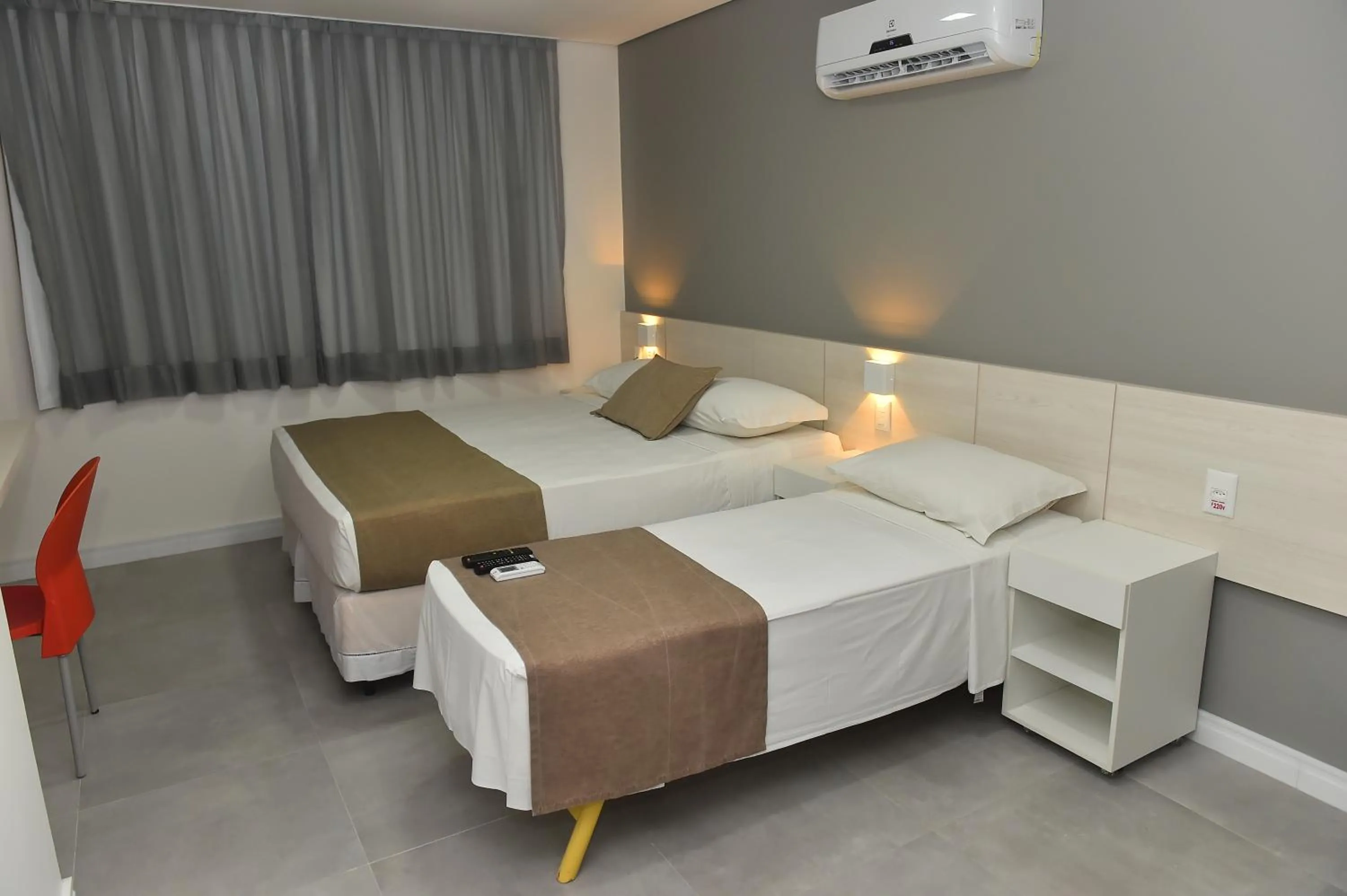 Photo of the whole room, Bed in Hotel Três Caravelas