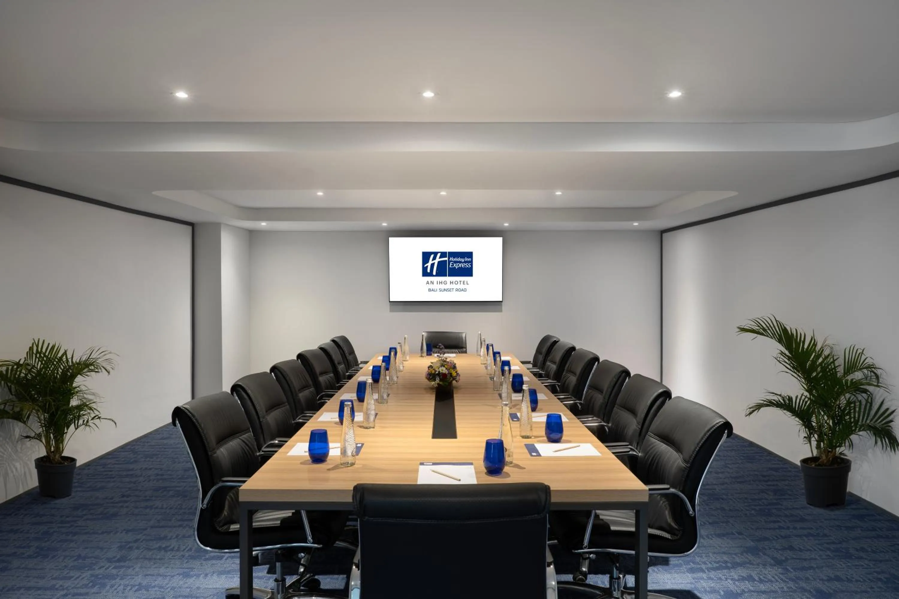 Meeting/conference room in Holiday Inn Express Bali Sunset Road by IHG