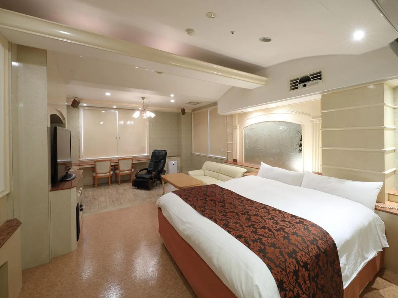 Photo of the whole room, Bed in Hotel Fine Garden Toyonaka Osaka International Itami Airport