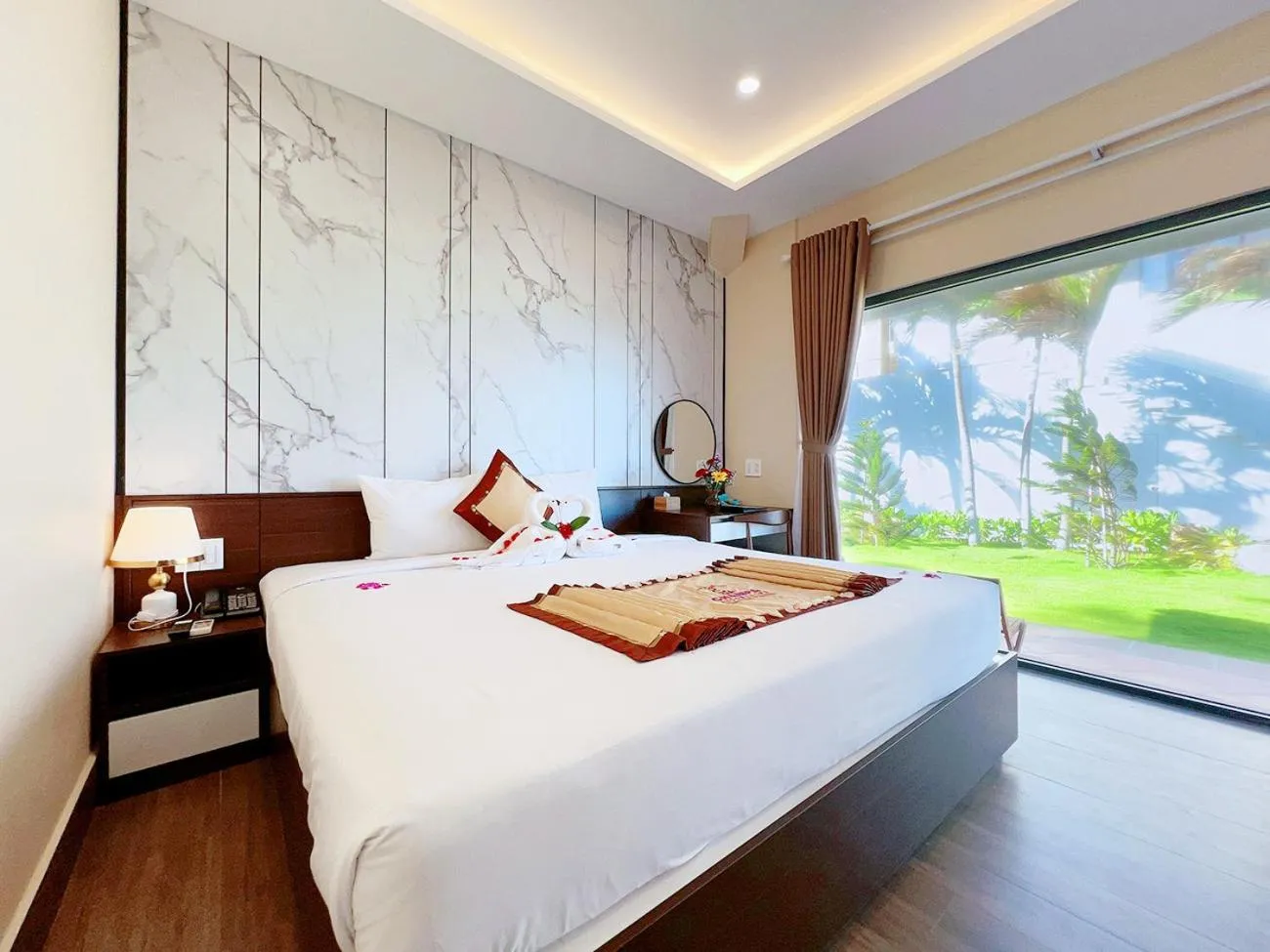 Bed in Champa Resort & Spa