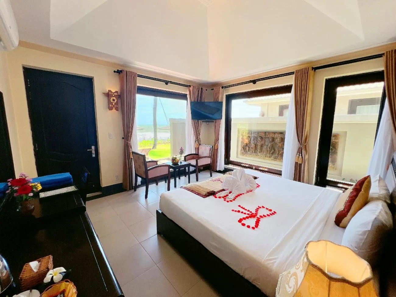 Bed in Champa Resort & Spa