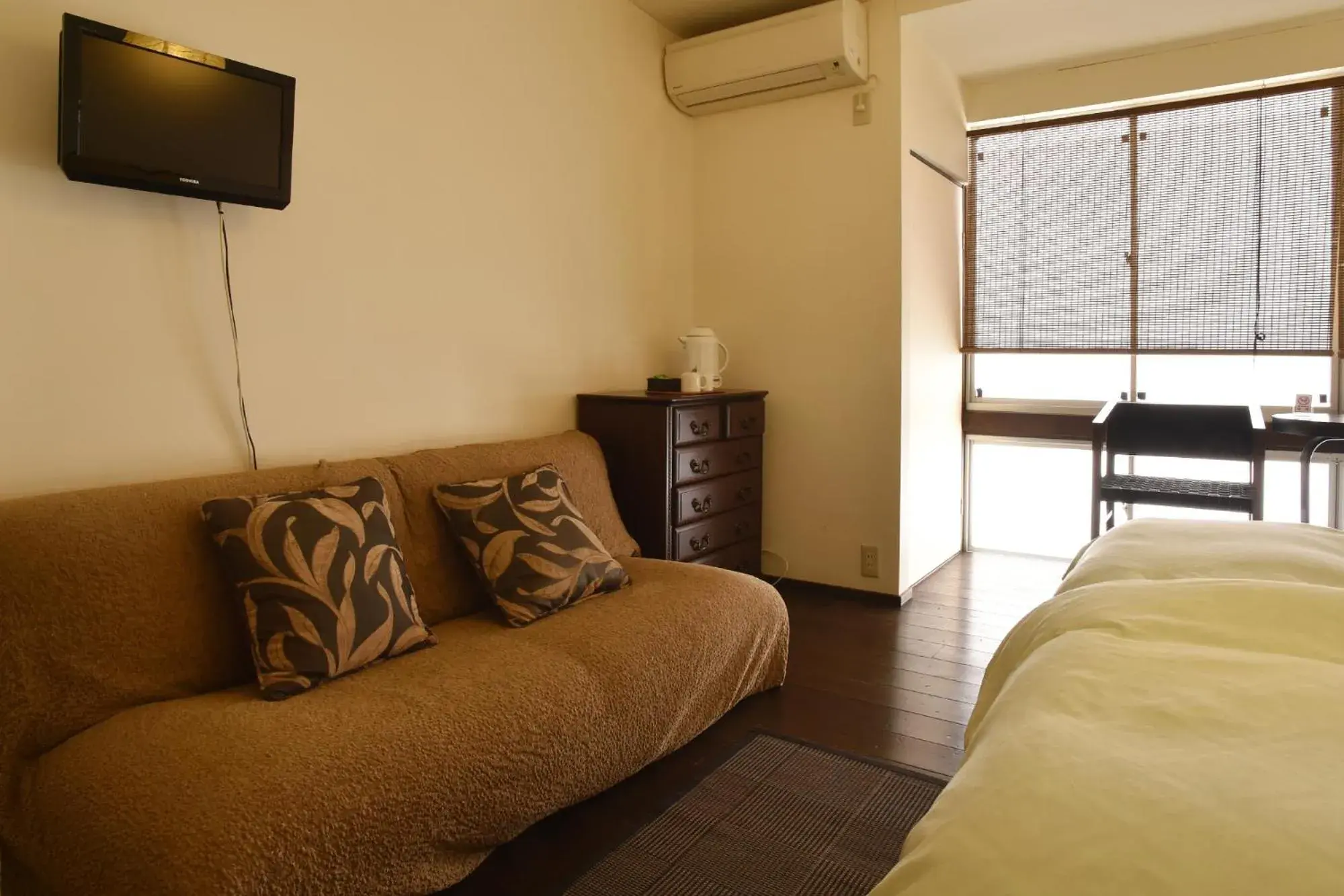 Twin Room - single occupancy in Yadoya Nishijinso Twin Room - single occupancy in Yadoya Nishijinso