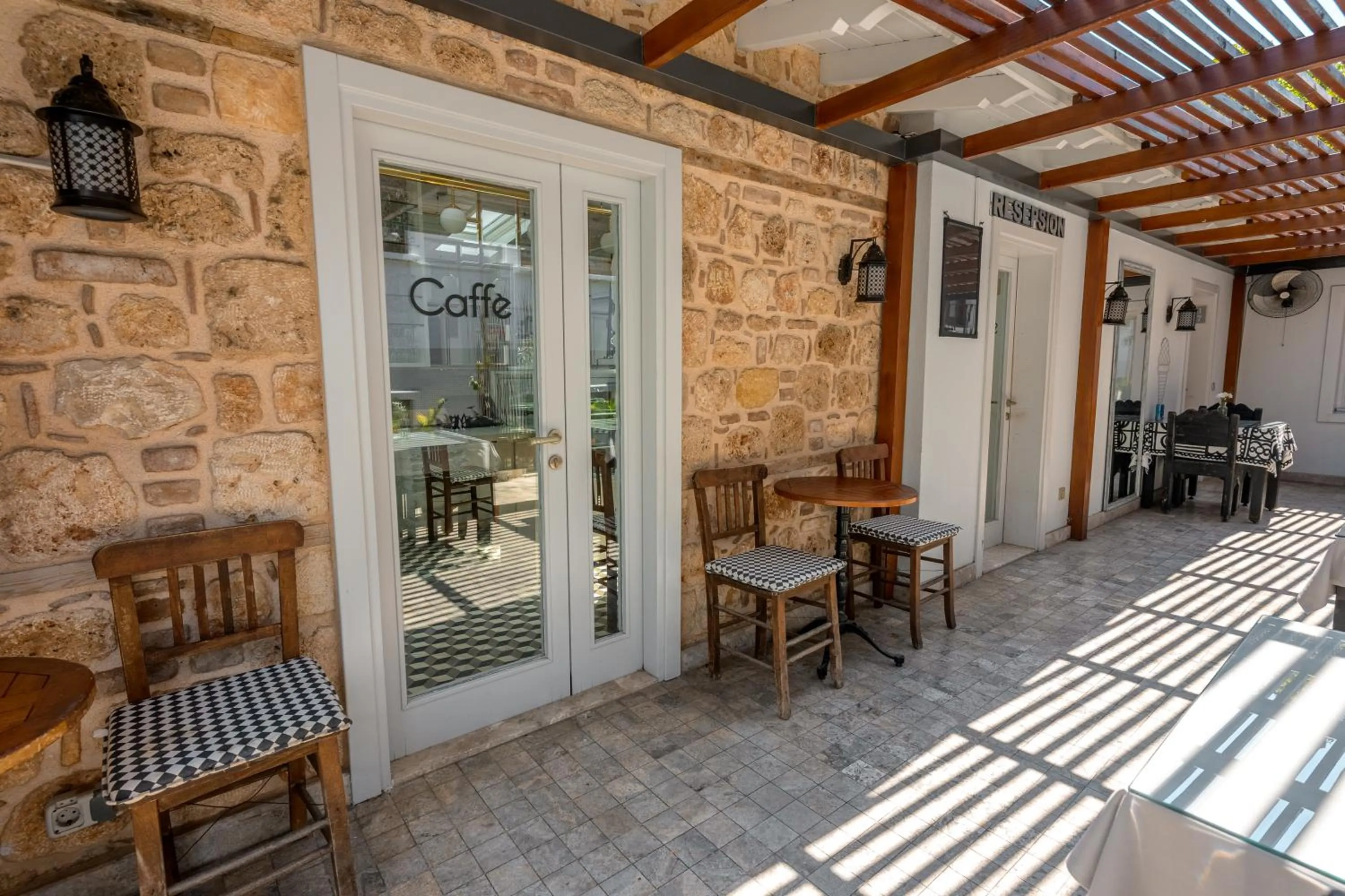 Delight Deluxe Hotel & Spa