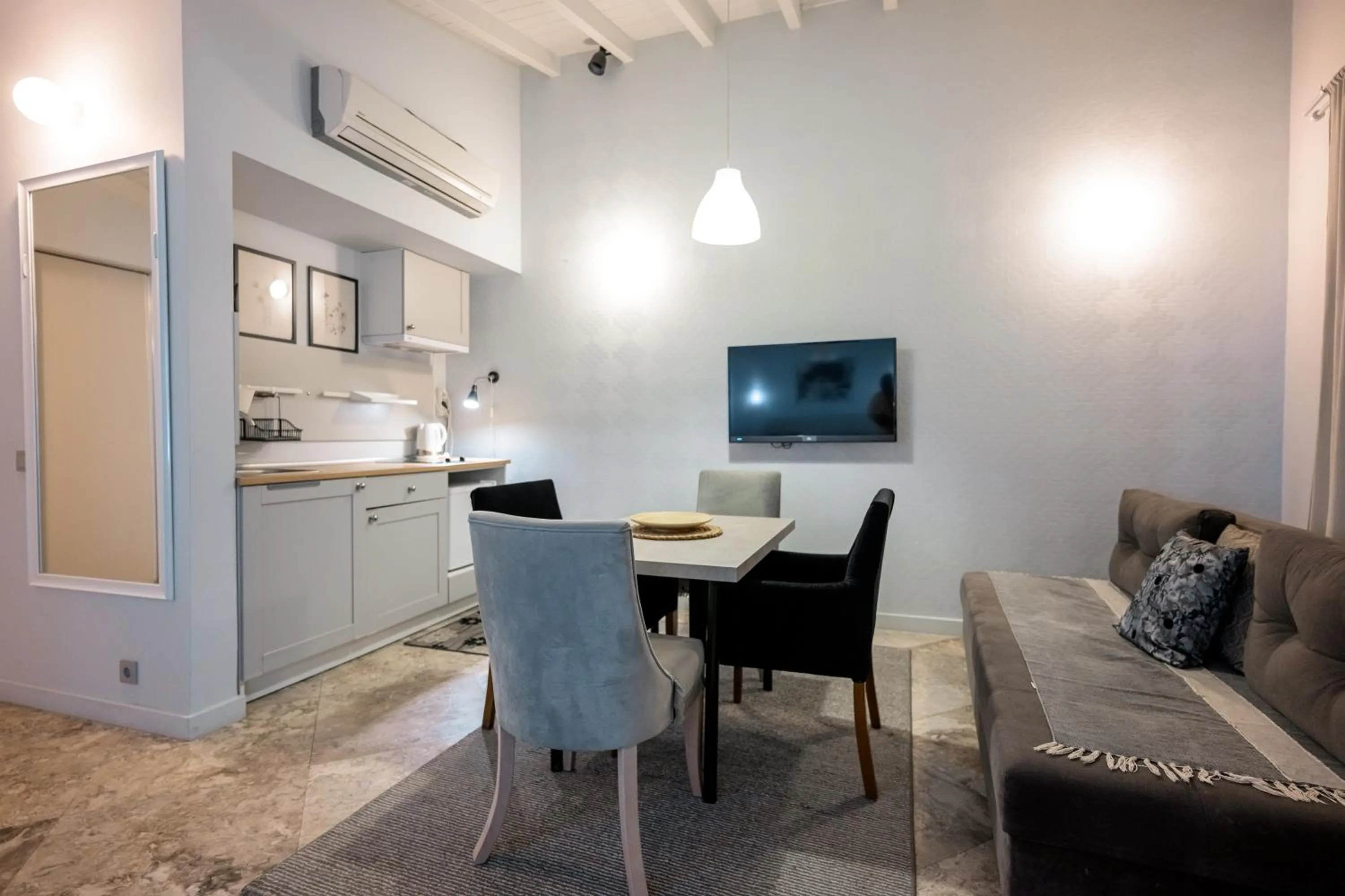 Delight Deluxe Hotel & Spa