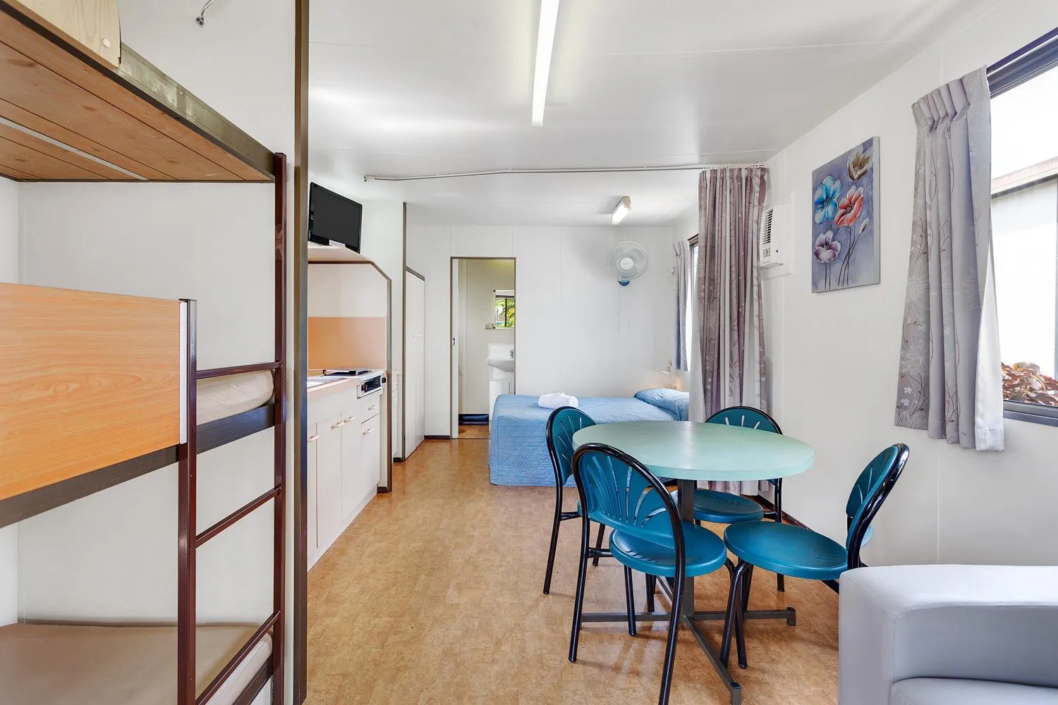 Photo of the whole room in First City Caravilla