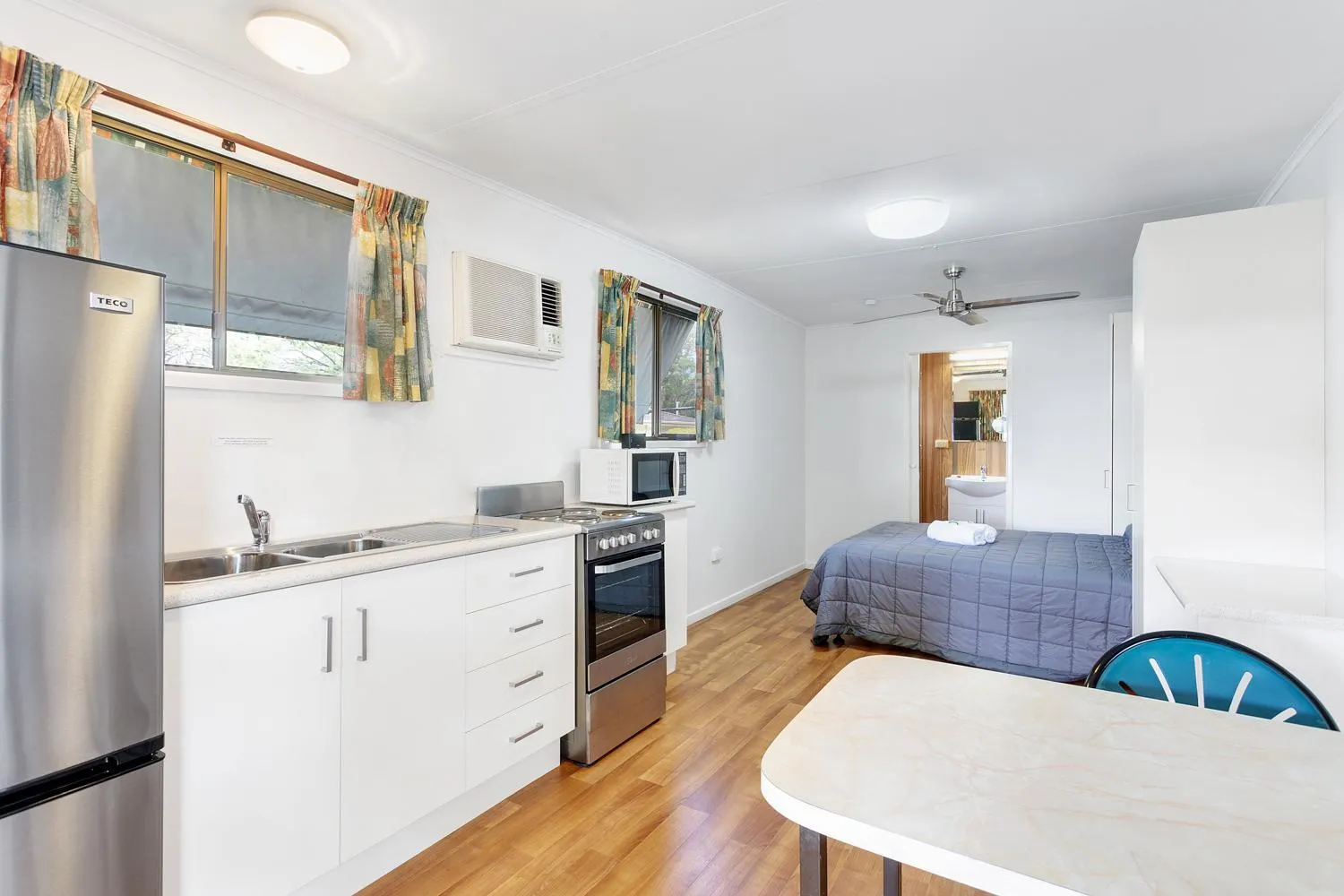 Photo of the whole room in First City Caravilla