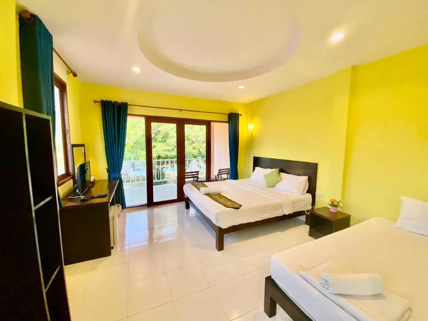 Bed in Pranmanee Beach Resort