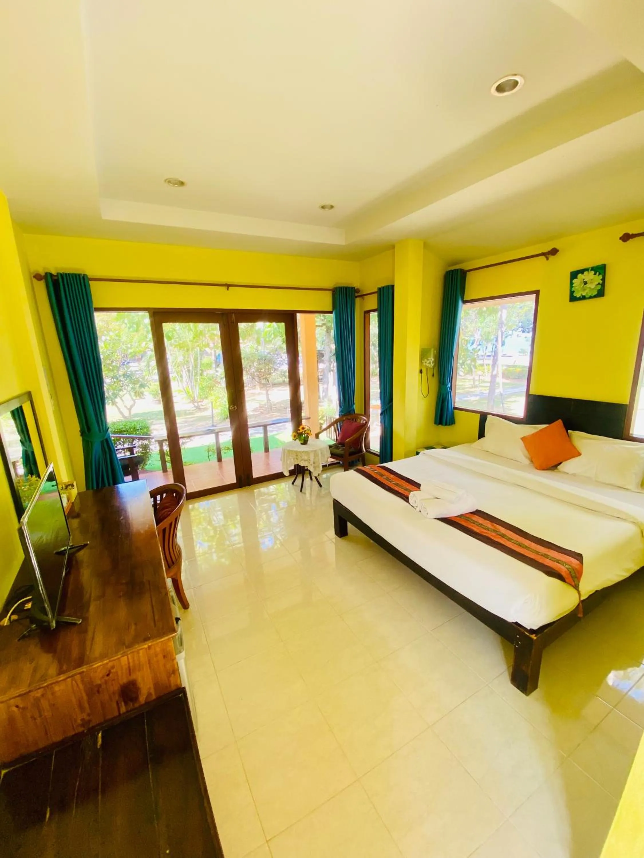 Bed in Pranmanee Beach Resort