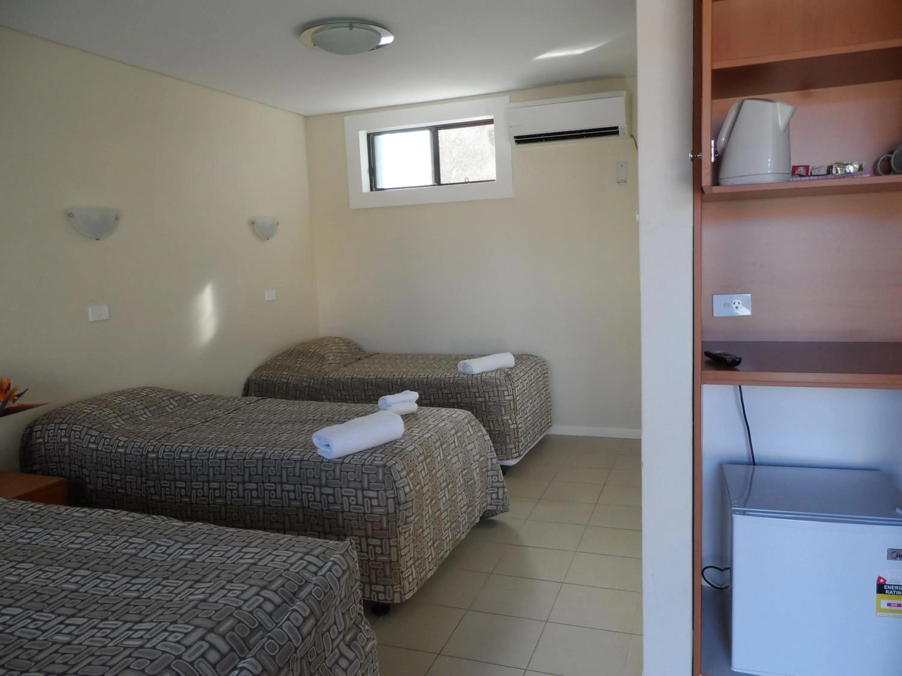 Bed in Liberty Plains Motor Inn