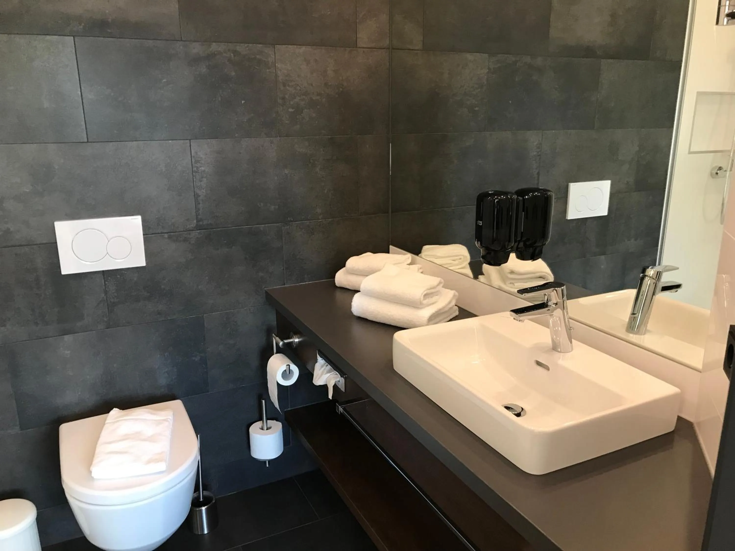 Bathroom in Hotel Donauhof Mauthausen