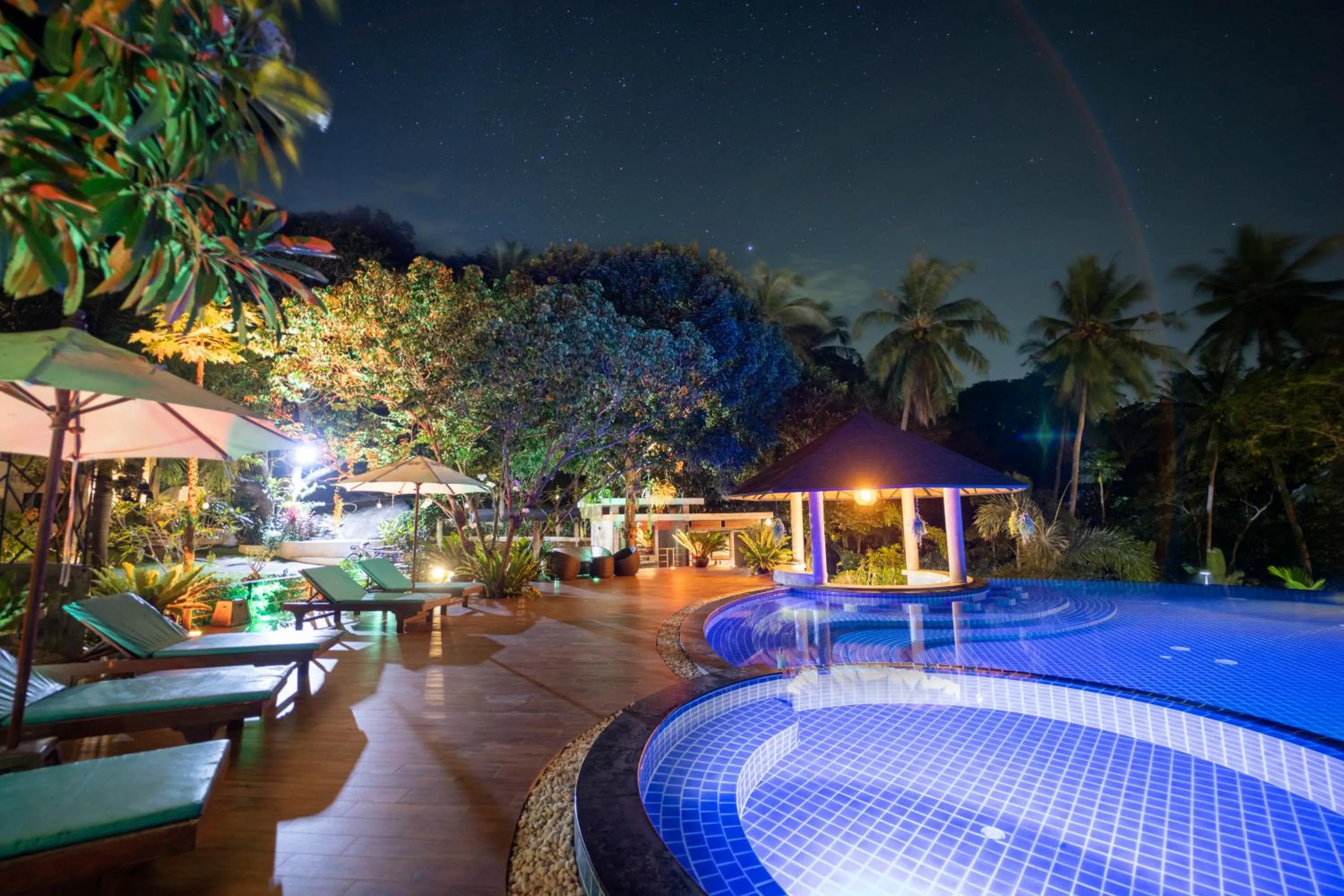Swimming pool in Ban's Diving Resort