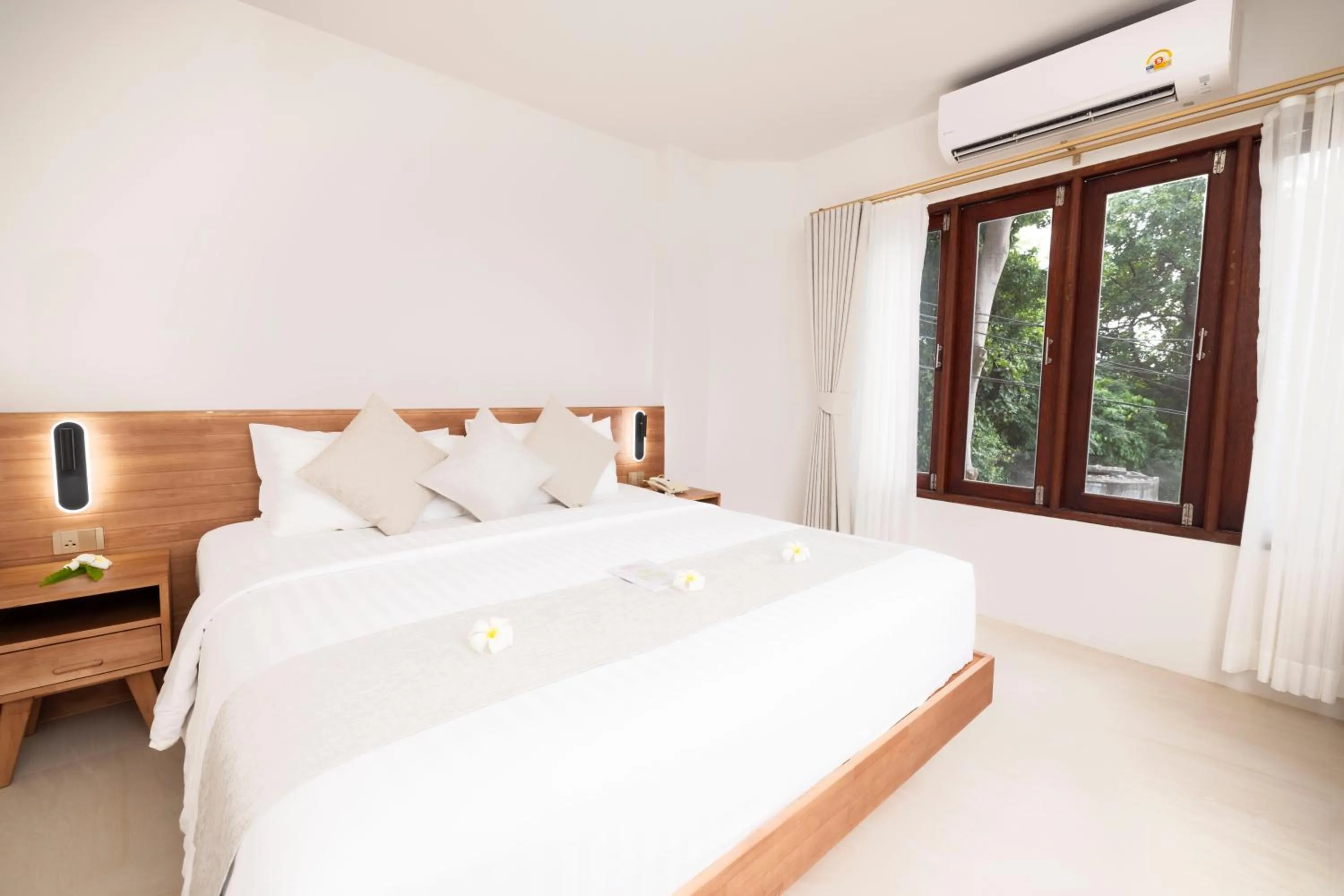 Bed in Ban's Diving Resort