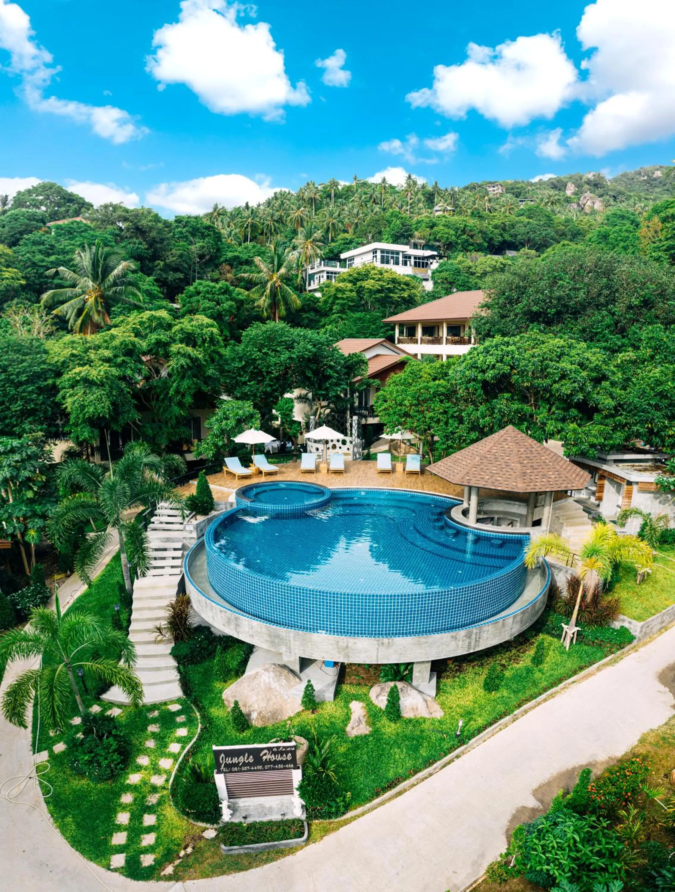 Swimming pool in Ban's Diving Resort