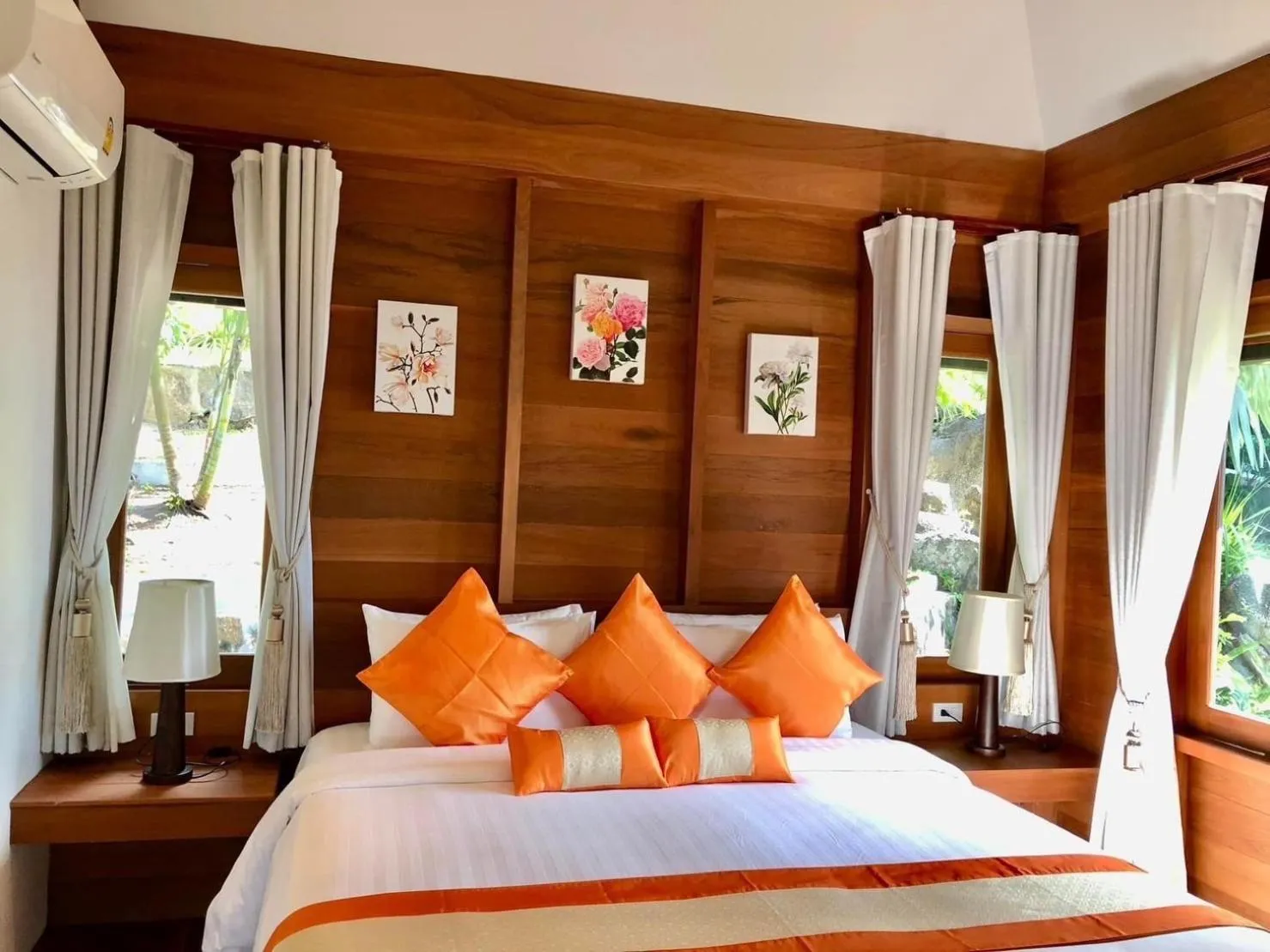 Bed in Ban's Diving Resort