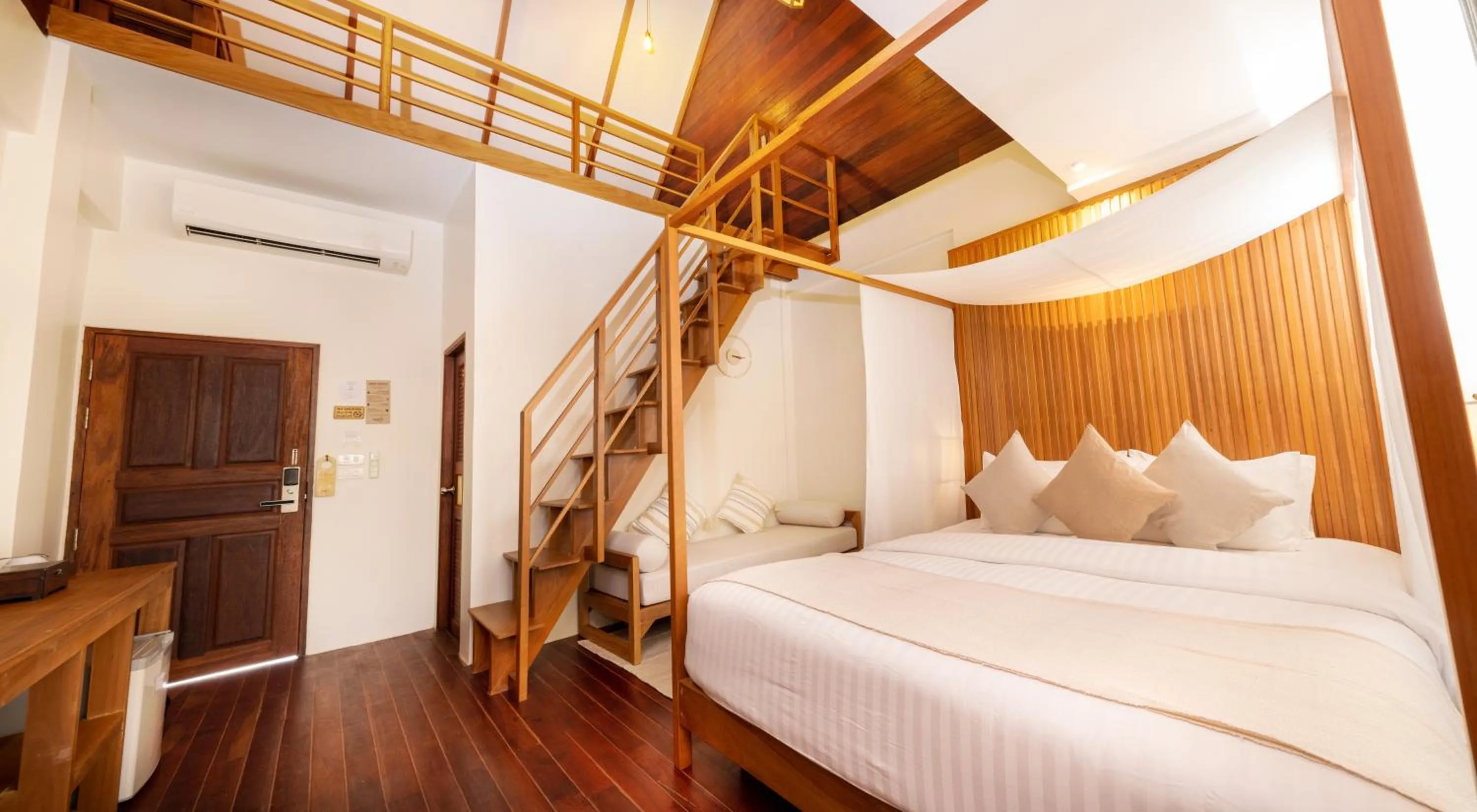 Photo of the whole room, Bed in Ban's Diving Resort