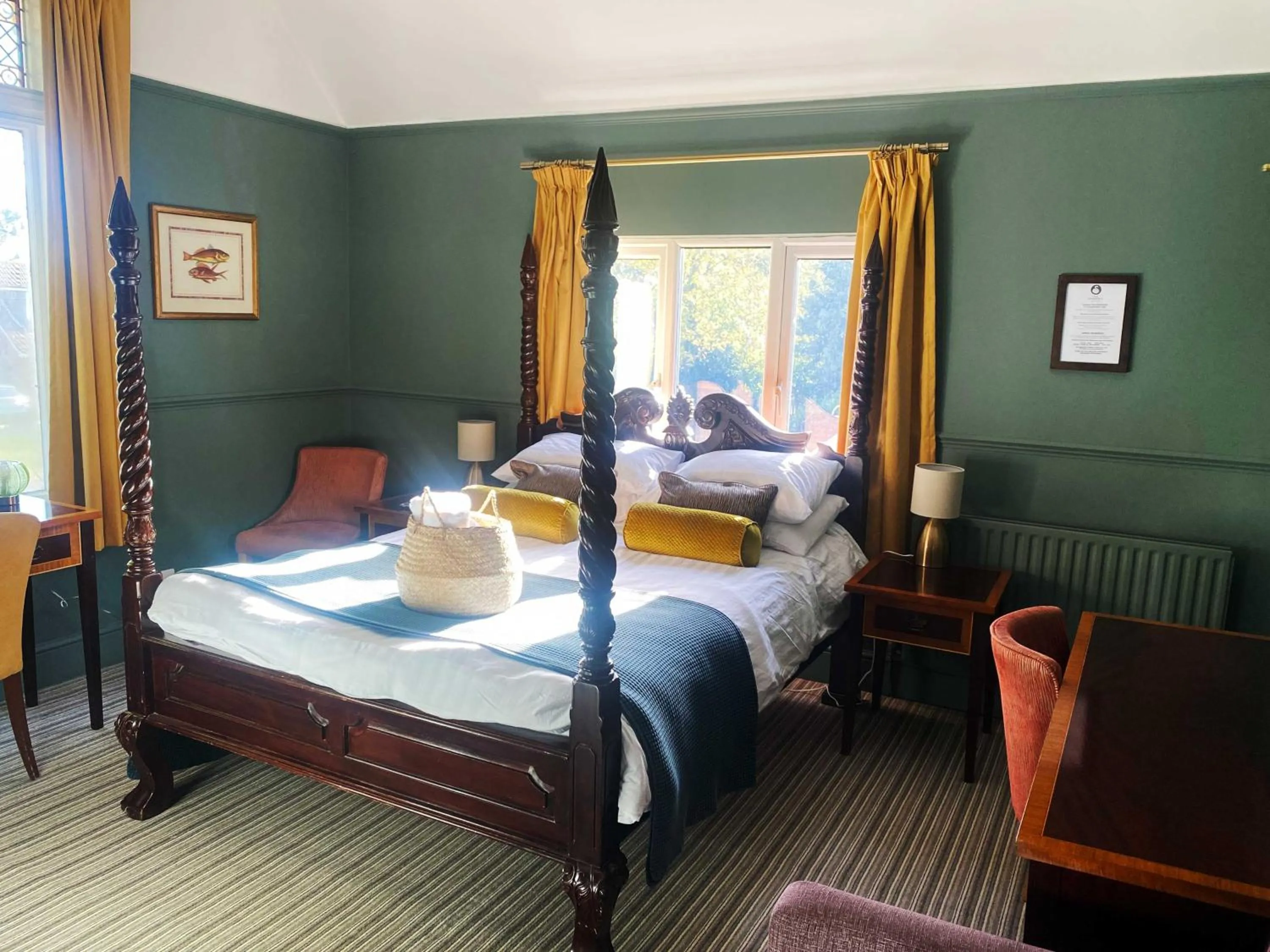 Deluxe King Room in The Emsworth