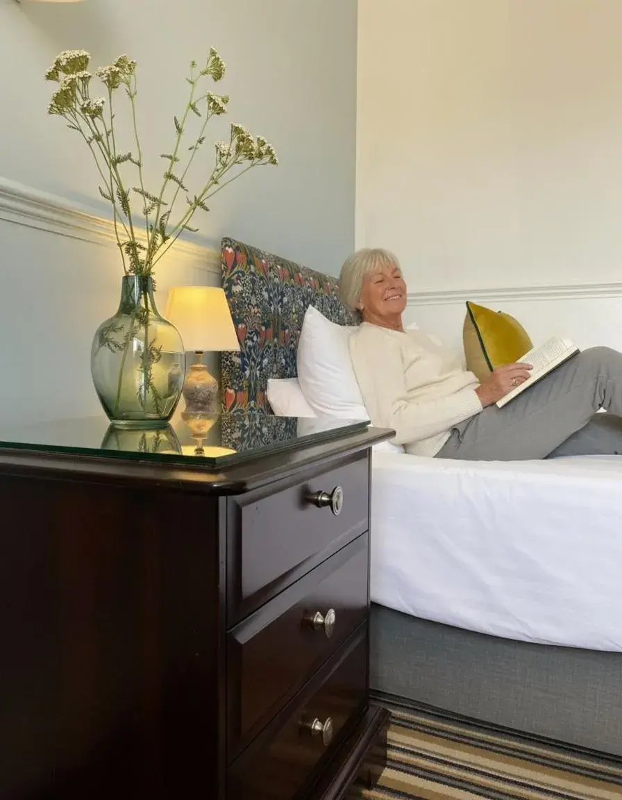 Single Room - En Suite in The Emsworth Hotel Single Room - En Suite in The Emsworth Hotel