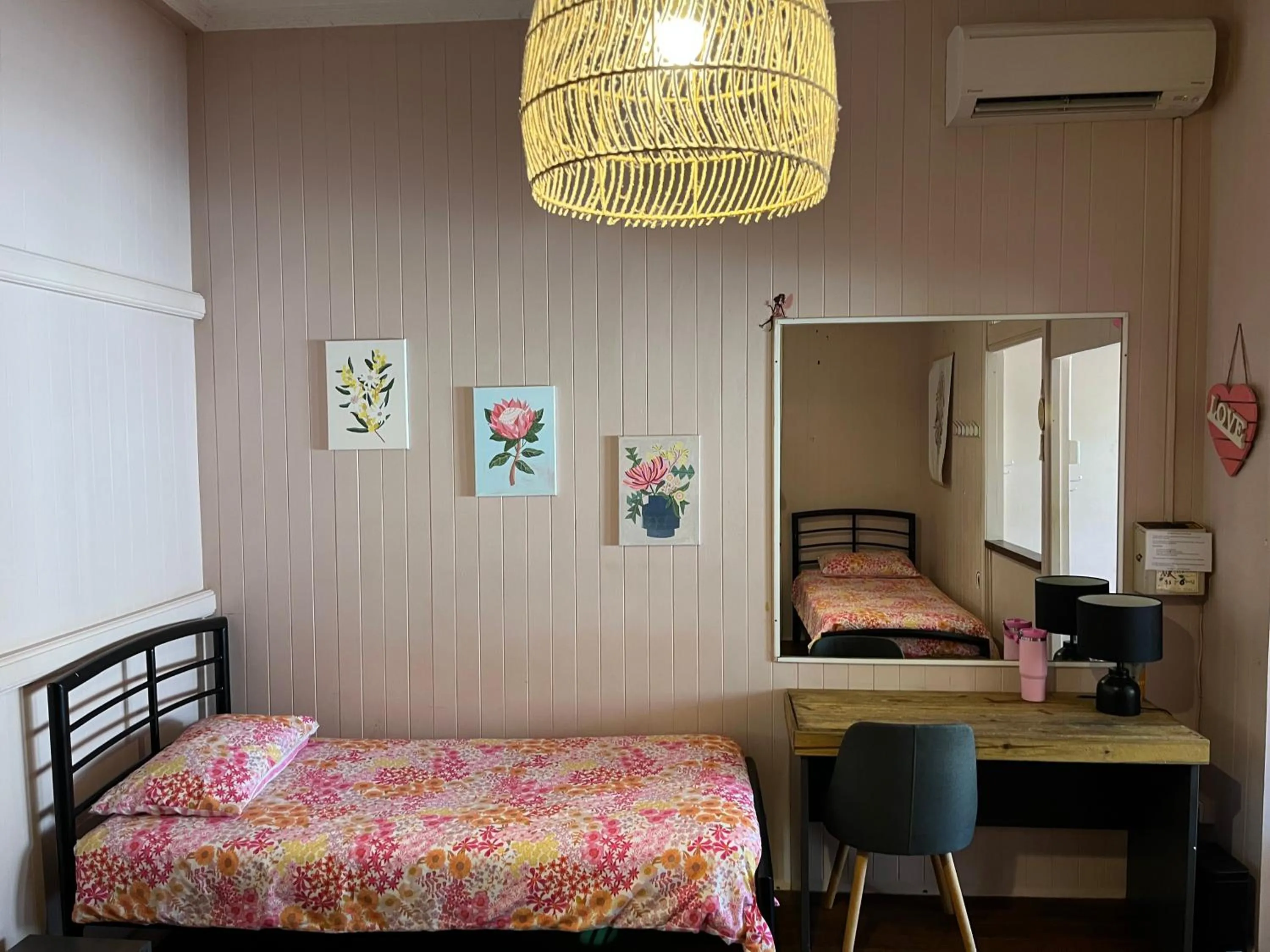 Bedroom, Bed in Dreamtime Hostel