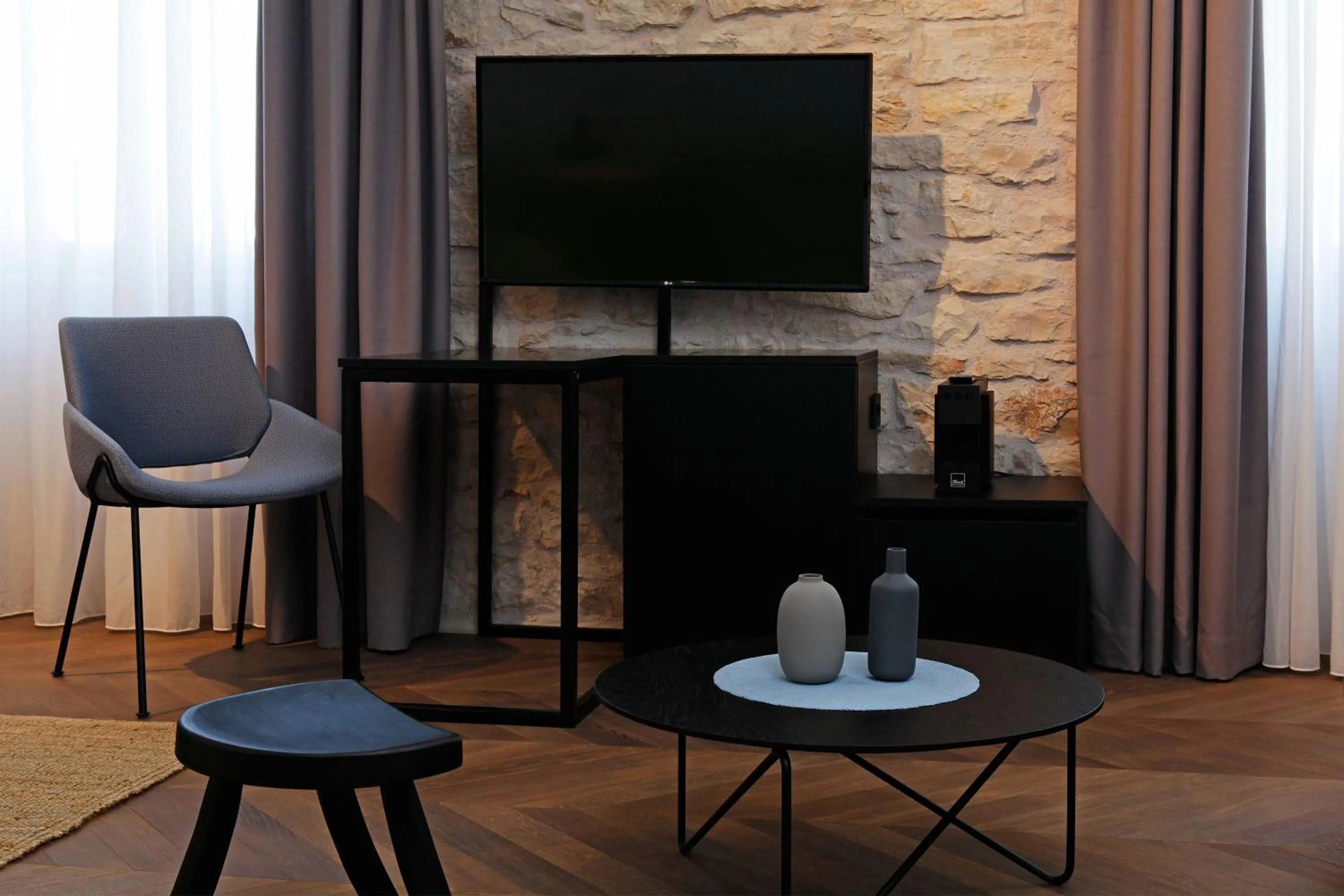TV and multimedia in Boutique rooms Kastel Ismaeli