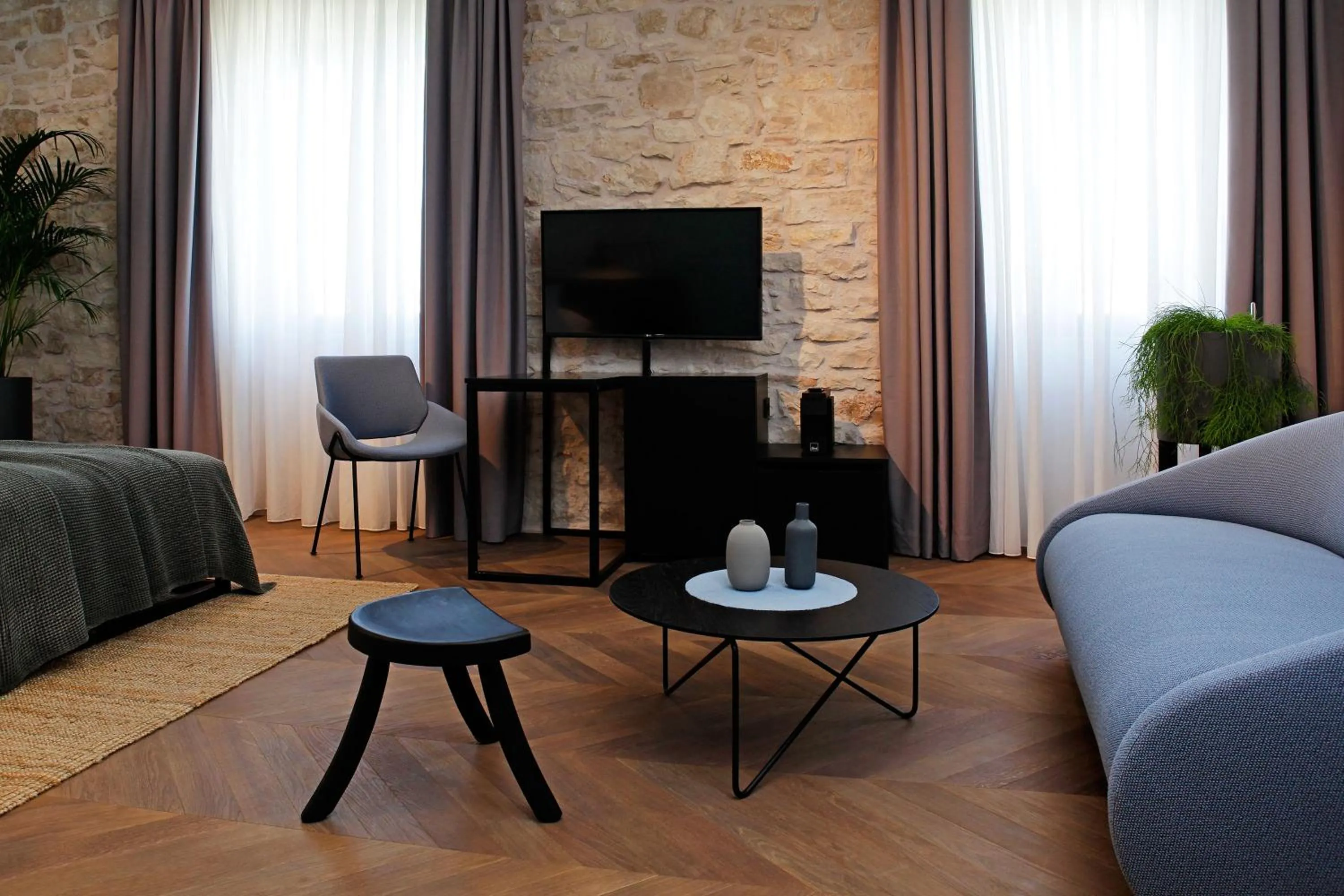 TV and multimedia in Boutique rooms Kastel Ismaeli