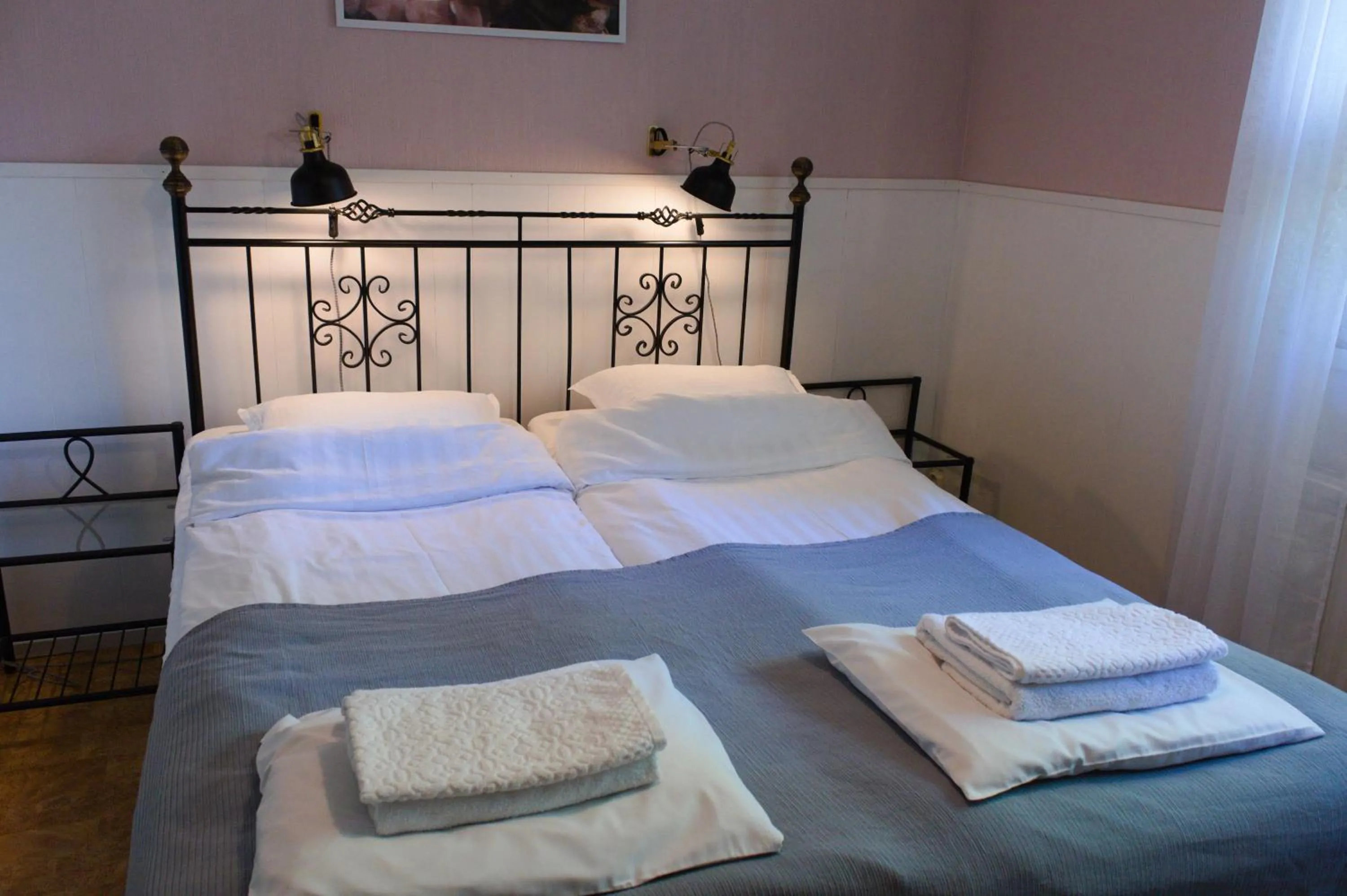 Bed in Nalles Gästhem