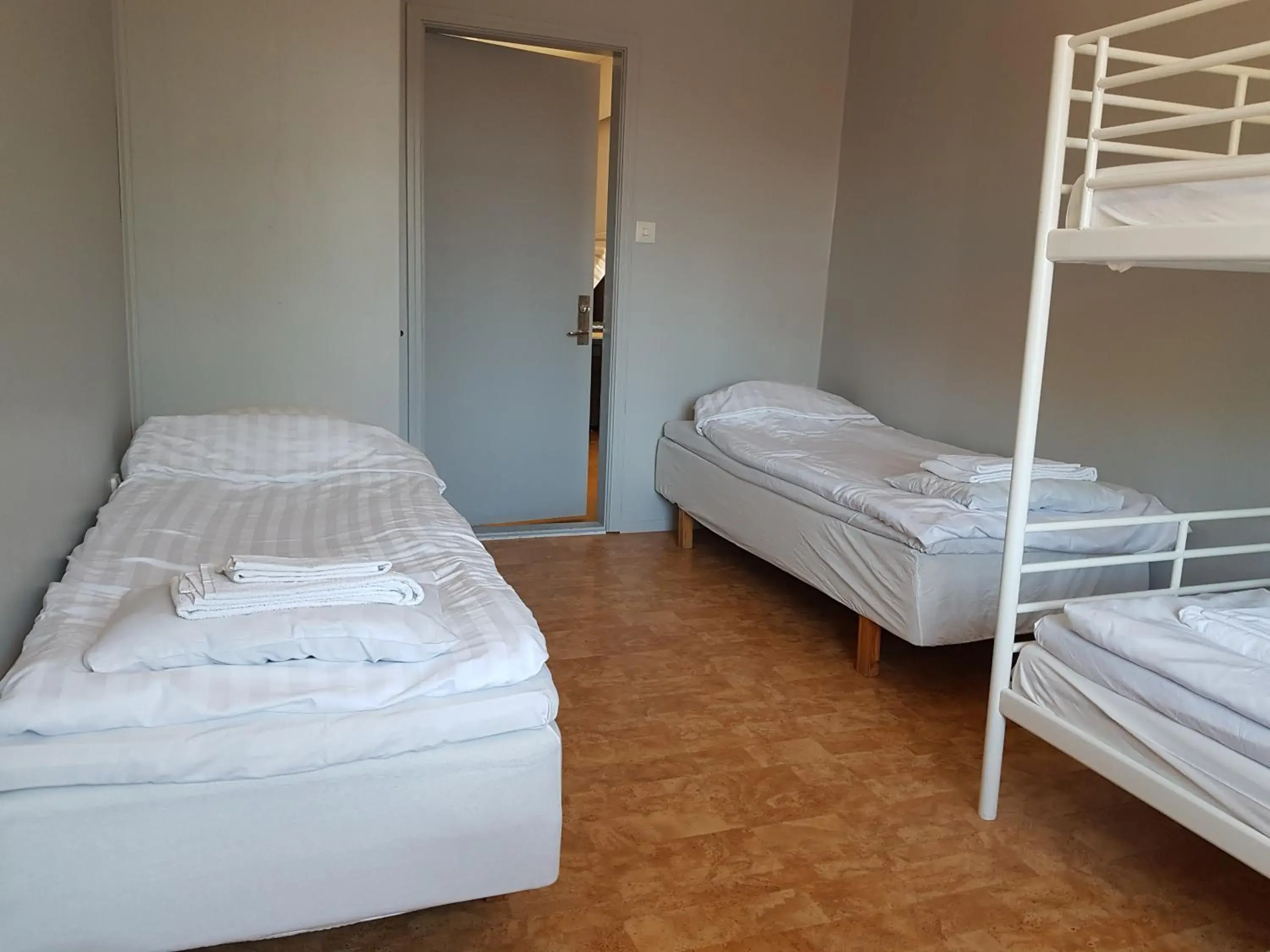 Quadruple Room with Shared Bathroom - single occupancy in Nalles Gästhem Quadruple Room with Shared Bathroom - single occupancy in Nalles Gästhem