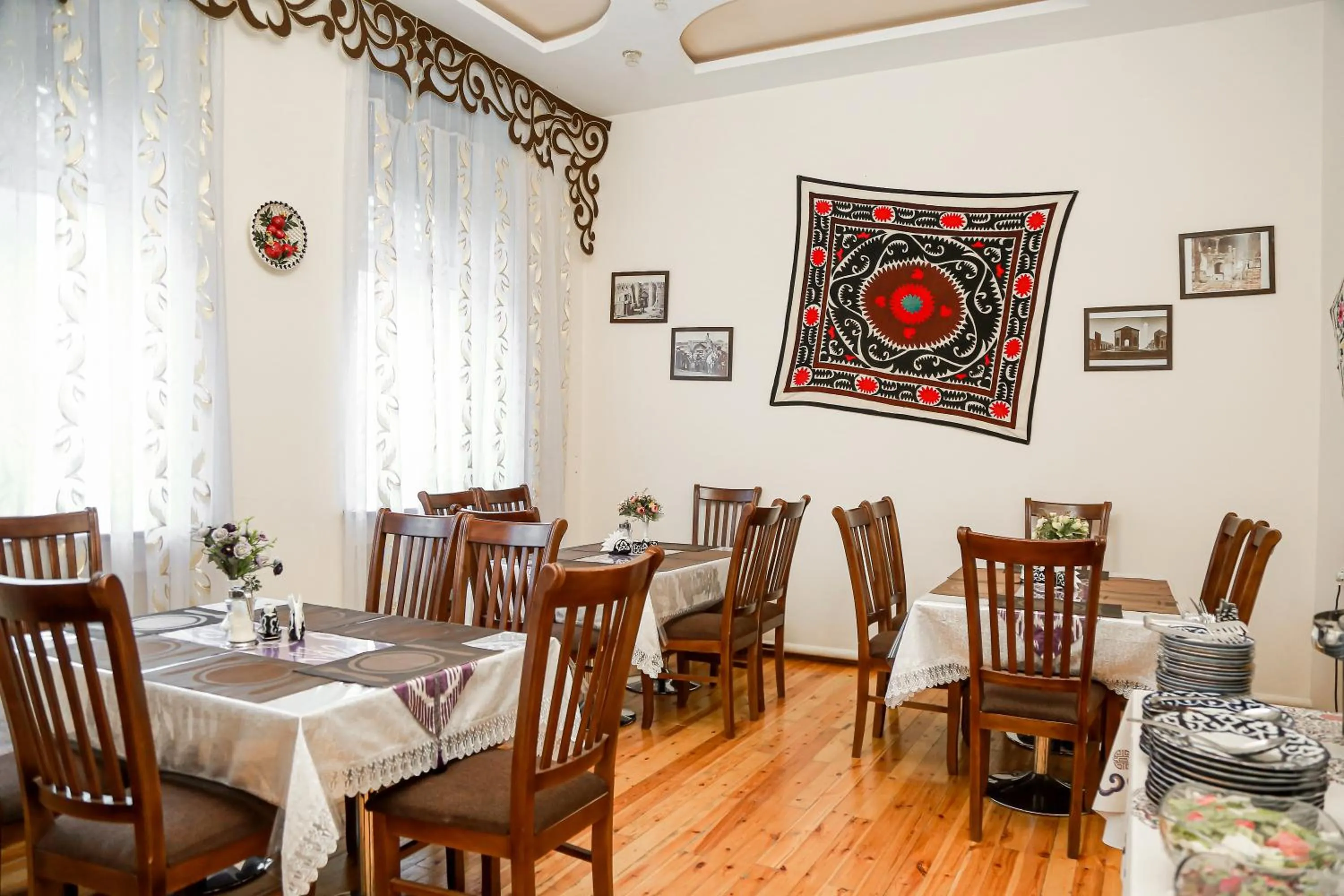 Restaurant/places to eat in Hotel RAYHON BOUTIQUE